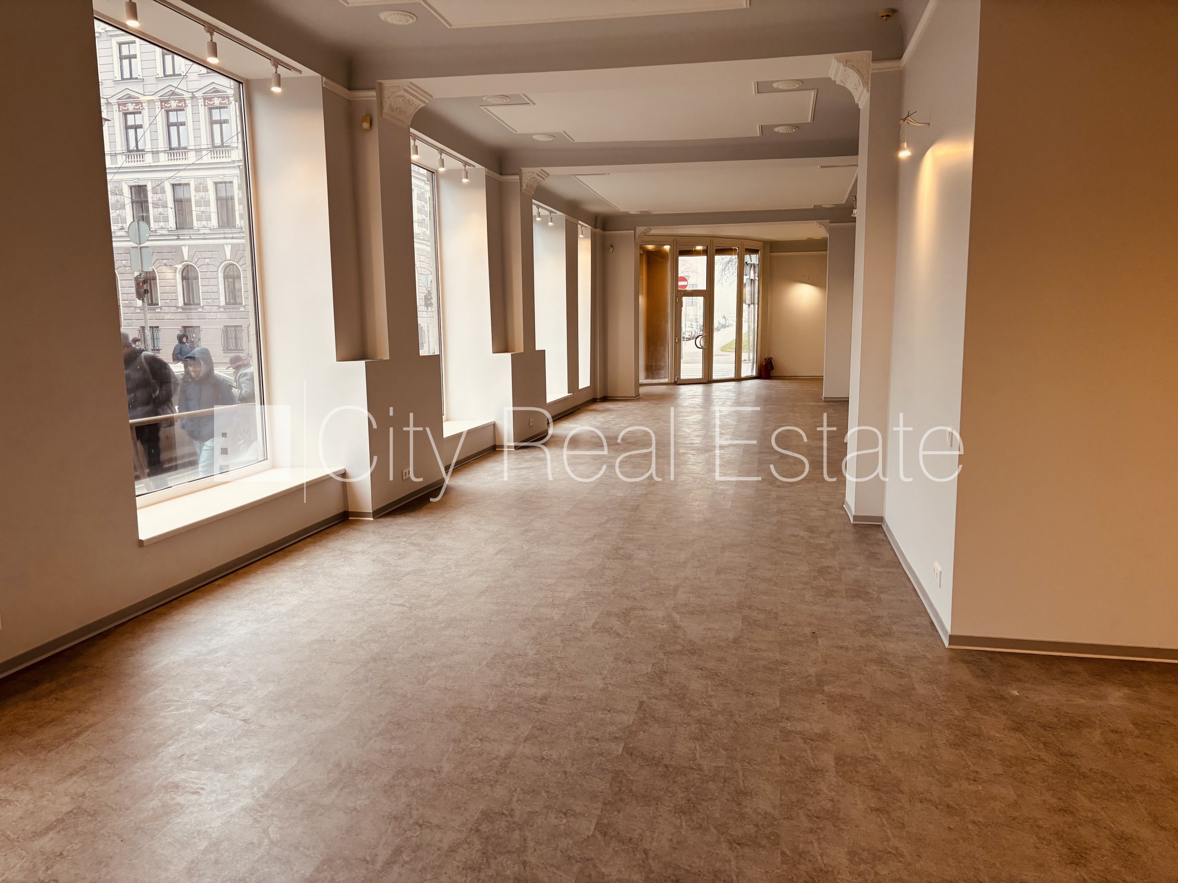 Объявление. Фасадный дом, закрытый двор, отопление - воздушный теплонасос, бойлер для горячей воды, кондиционер Цена: 2635 EUR/мес. Foto #19