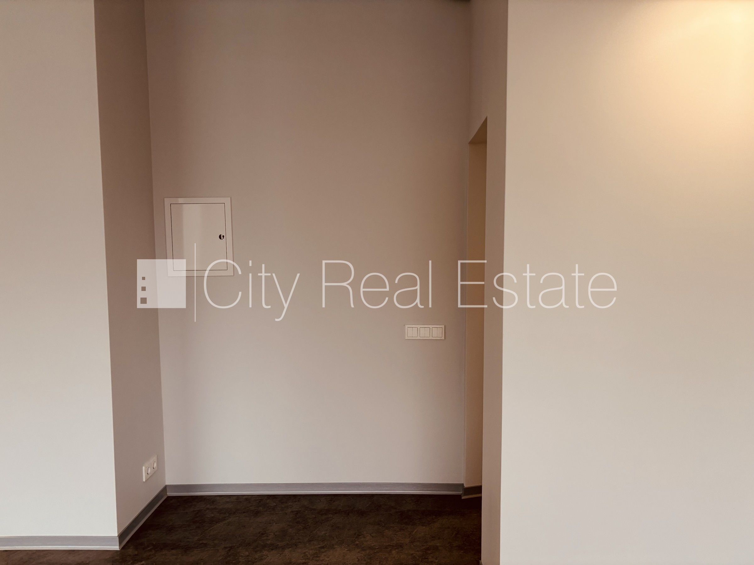 Объявление. Фасадный дом, закрытый двор, отопление - воздушный теплонасос, бойлер для горячей воды, кондиционер Цена: 2635 EUR/мес. Foto #14