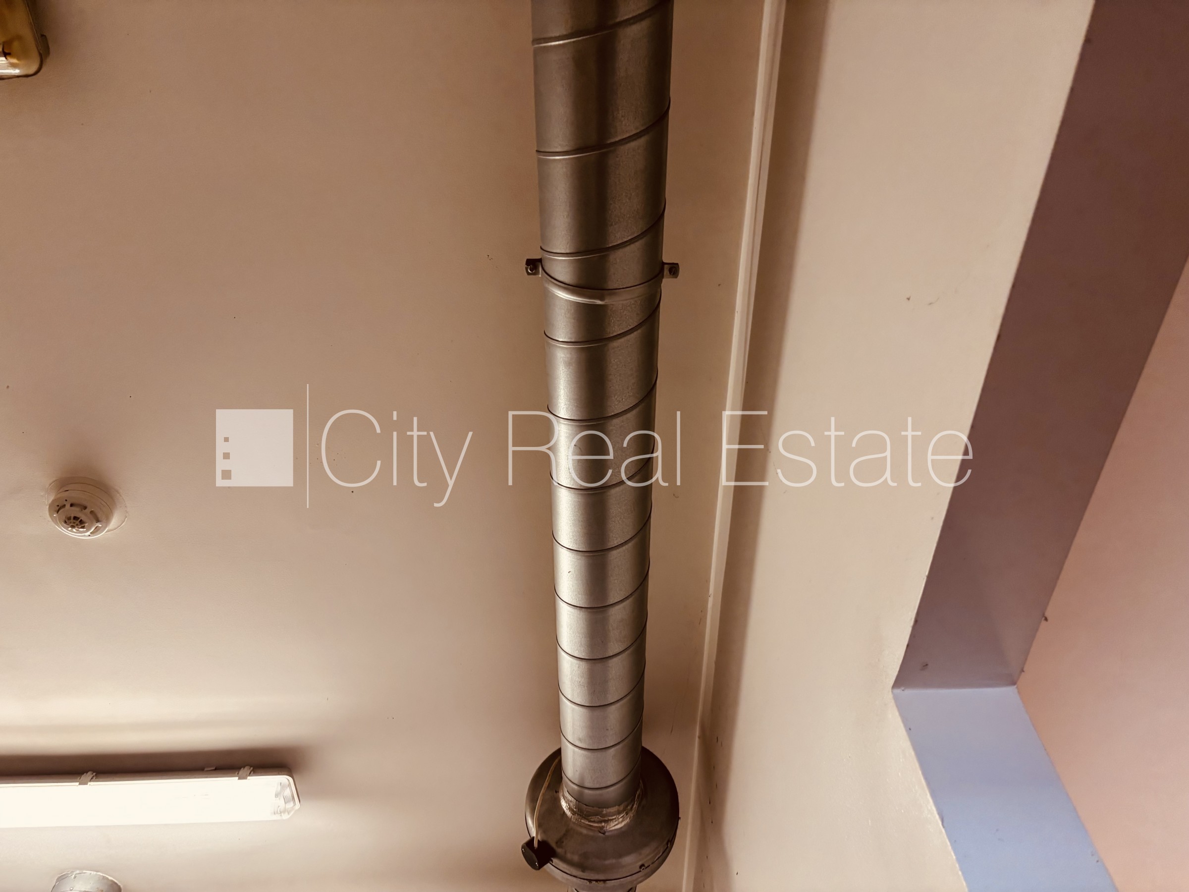 Sludinājumi. Namīpašums, centrālā apkure, pārplānots, plastikāta stikla pakešu logi, krāsotas sienas, mainīta Cena: 990 EUR/mēn Foto #8