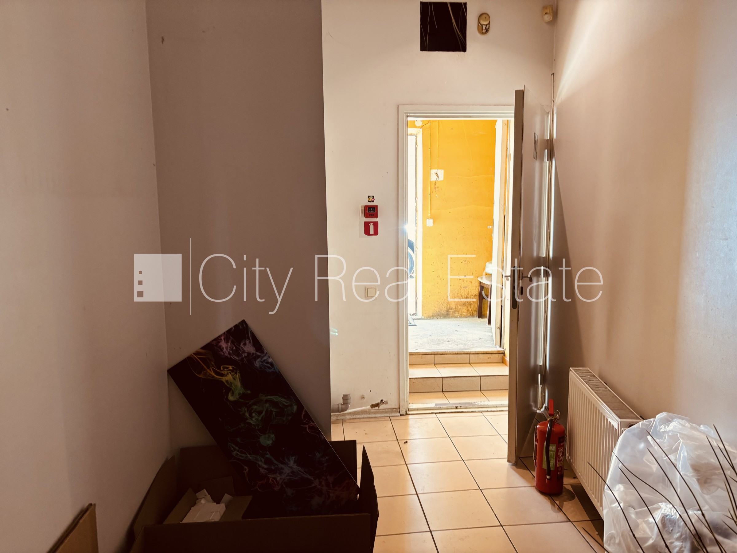 Sludinājumi. Namīpašums, centrālā apkure, pārplānots, plastikāta stikla pakešu logi, krāsotas sienas, mainīta Cena: 990 EUR/mēn Foto #6