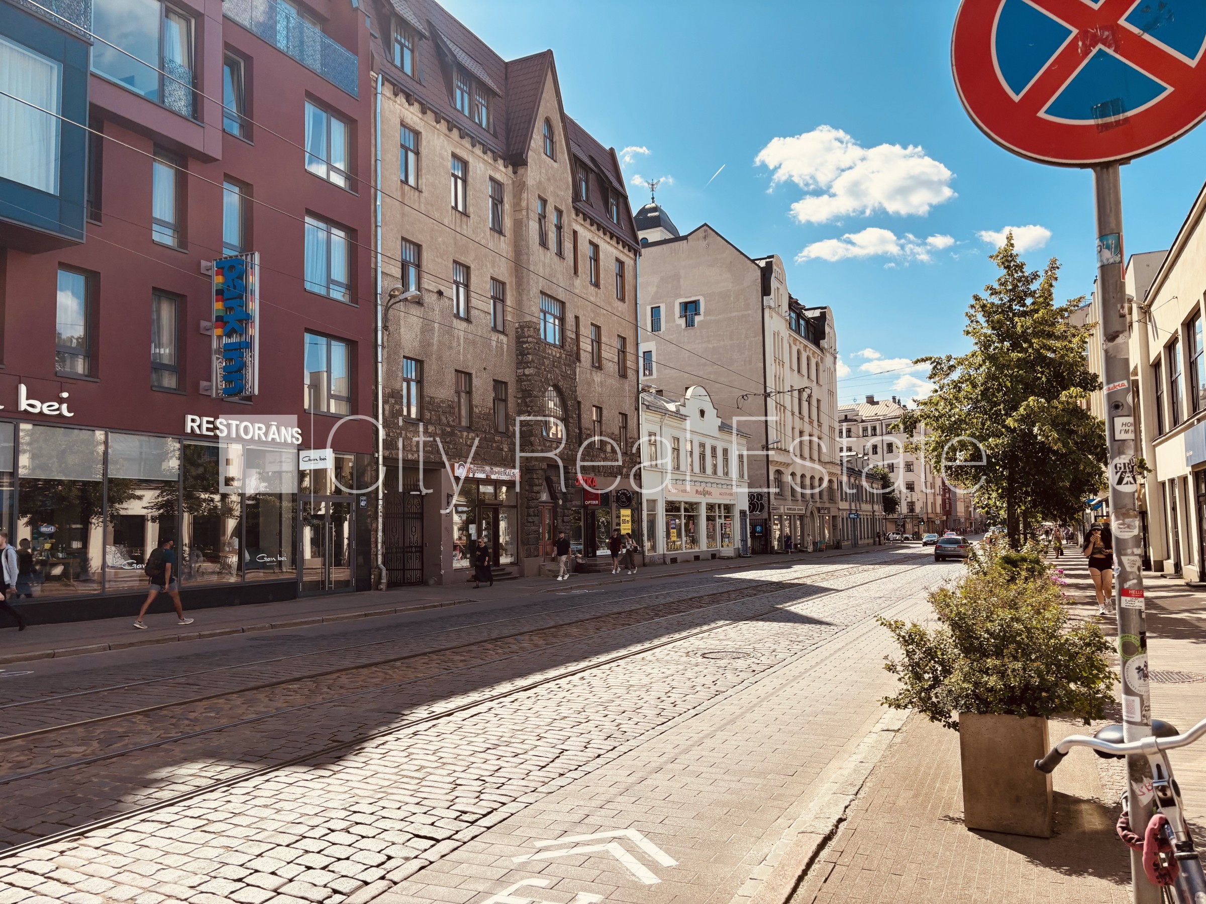 Sludinājumi. Namīpašums, centrālā apkure, pārplānots, plastikāta stikla pakešu logi, krāsotas sienas, mainīta Cena: 990 EUR/mēn Foto #4