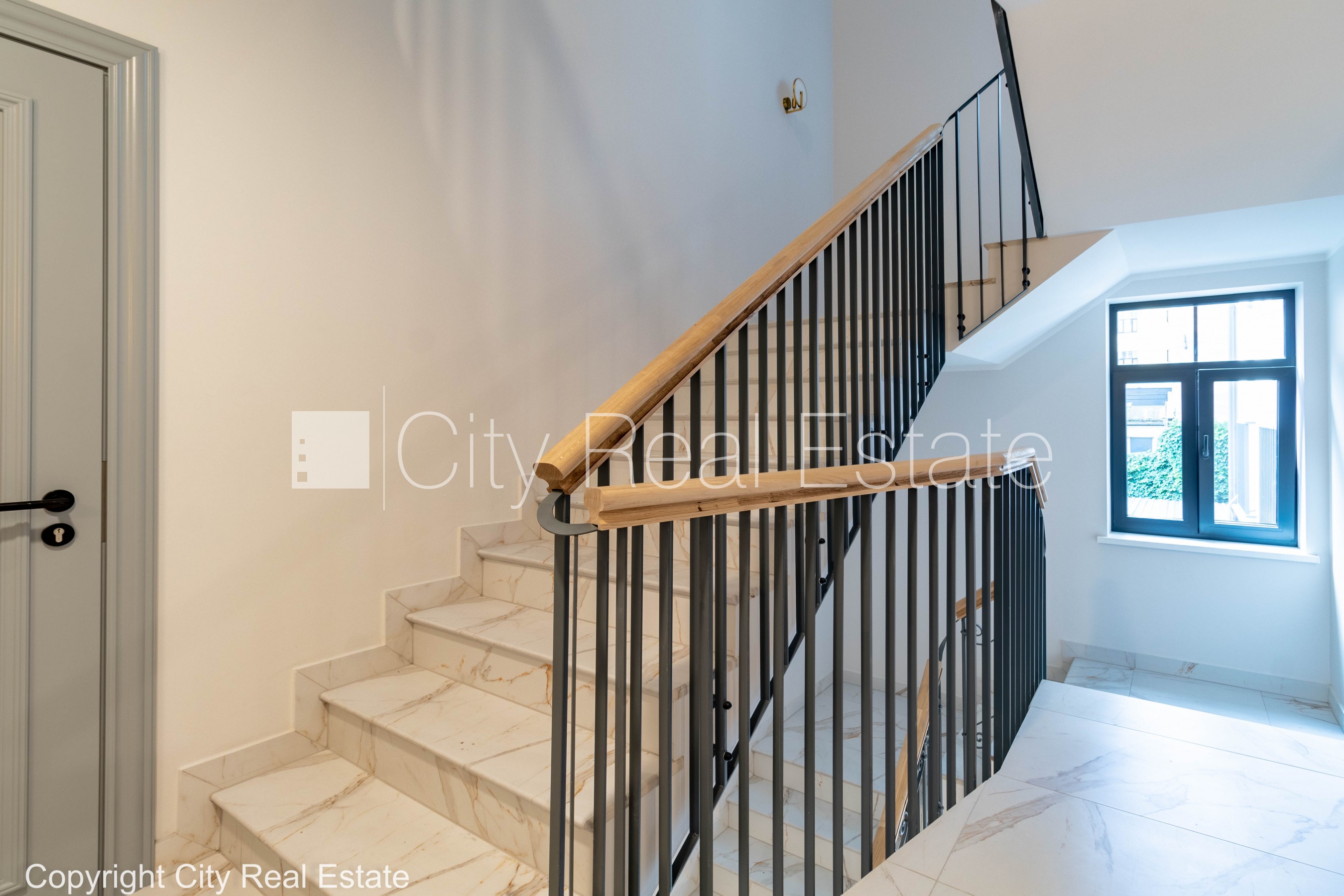 Sludinājumi. Jaunceltne, pagalma māja, labiekārtots apzaļumots pagalms, iespēja nomāt autostāvvietu, pagalmā Cena: 830 EUR/mēn Foto #15