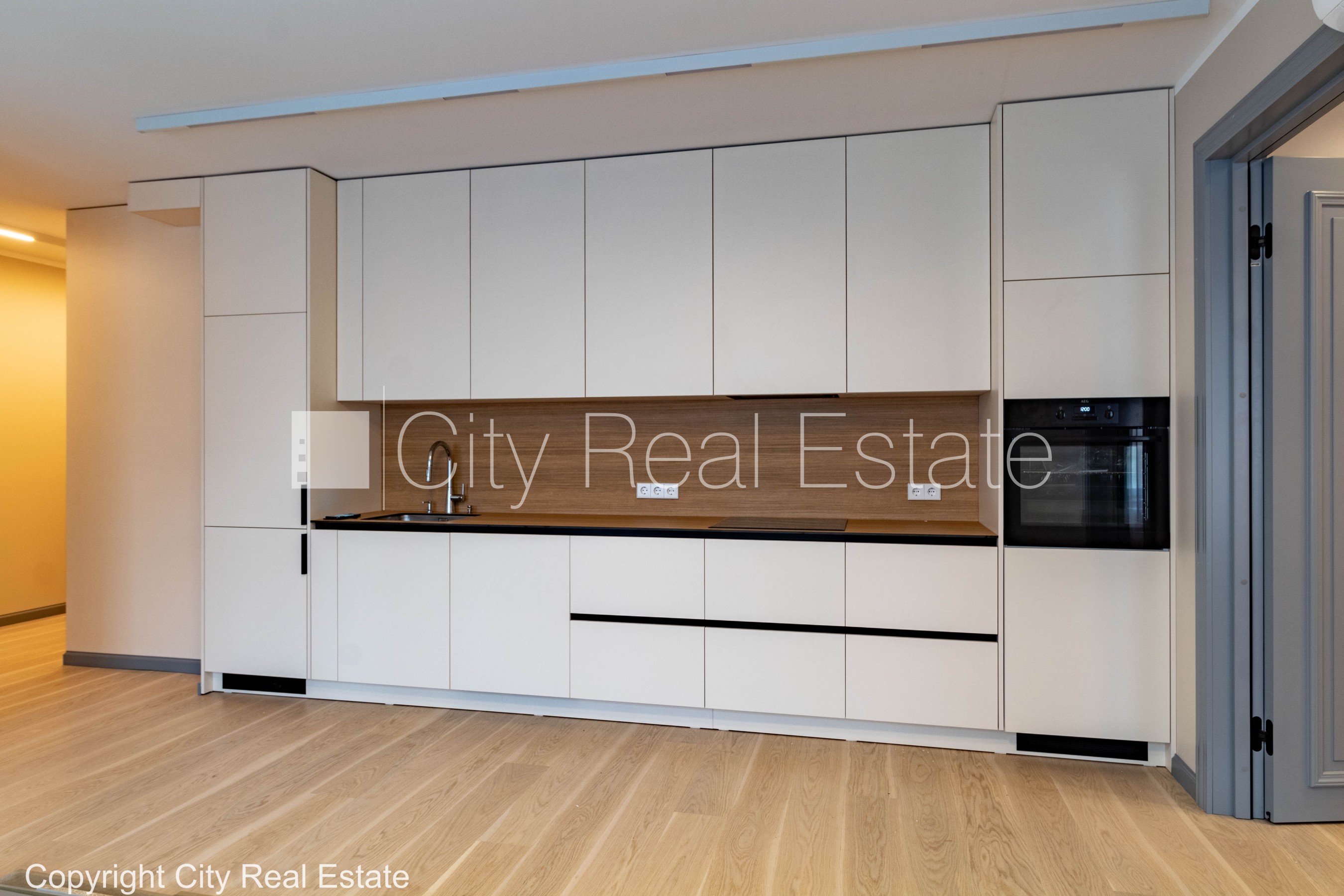 Sludinājumi. Jaunceltne, pagalma māja, labiekārtots apzaļumots pagalms, iespēja nomāt autostāvvietu, pagalmā Cena: 830 EUR/mēn Foto #1