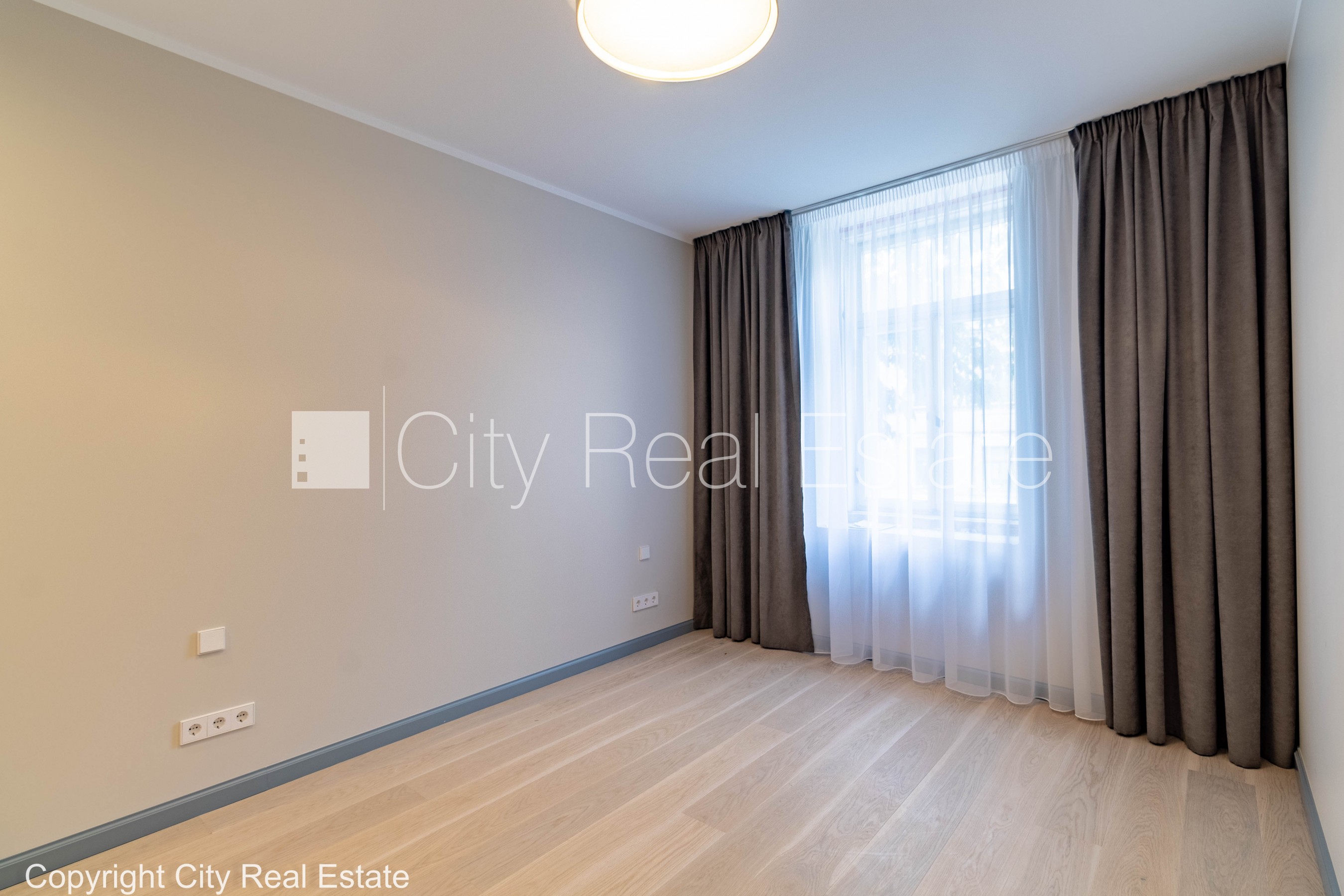 Sludinājumi. Jaunceltne, pagalma māja, labiekārtots apzaļumots pagalms, iespēja nomāt autostāvvietu, pagalmā Cena: 830 EUR/mēn Foto #4