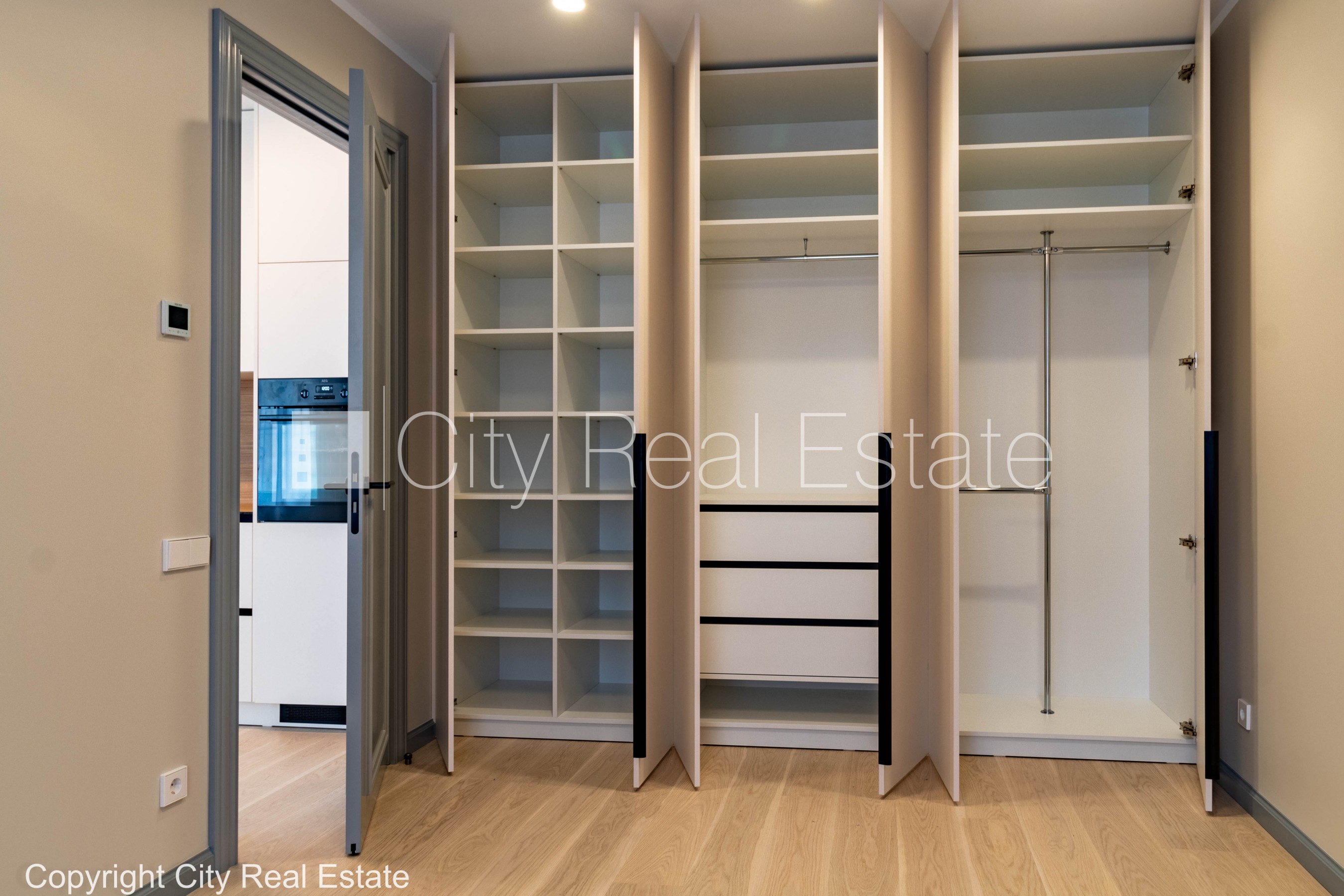 Sludinājumi. Jaunceltne, pagalma māja, labiekārtots apzaļumots pagalms, iespēja nomāt autostāvvietu, pagalmā Cena: 830 EUR/mēn Foto #6