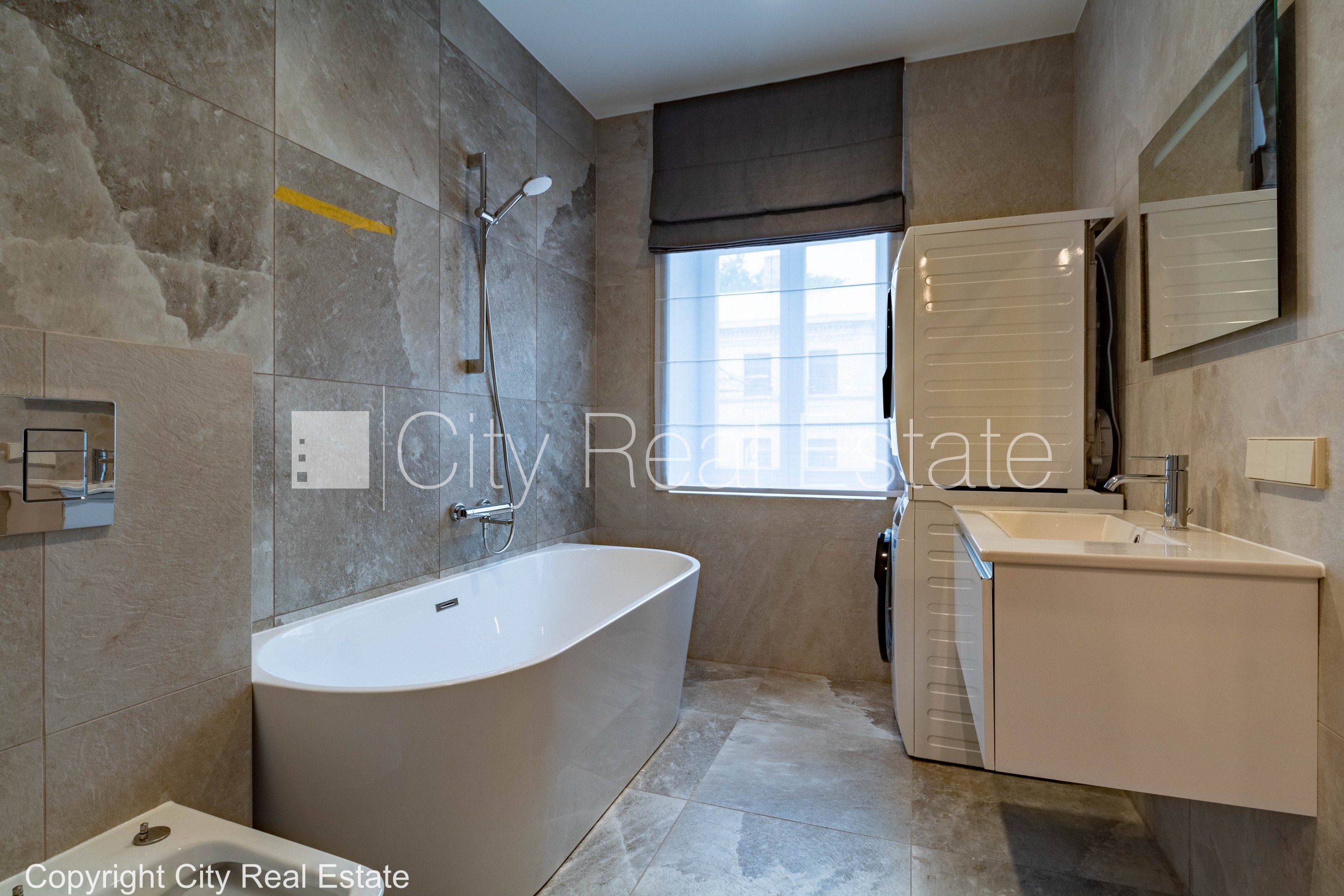 Sludinājumi. Jaunceltne, pagalma māja, labiekārtots apzaļumots pagalms, iespēja nomāt autostāvvietu, pagalmā Cena: 830 EUR/mēn Foto #8