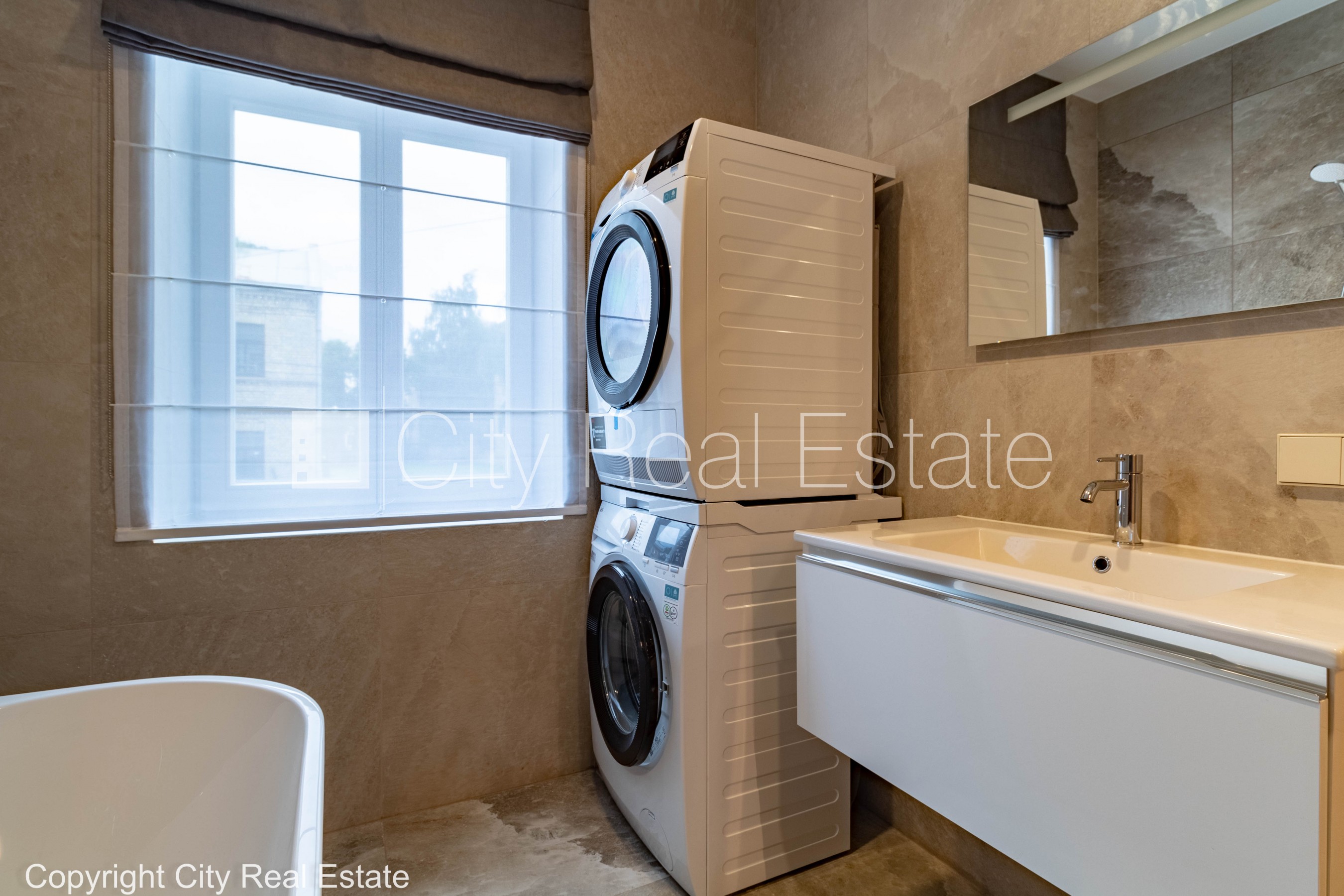 Sludinājumi. Jaunceltne, pagalma māja, labiekārtots apzaļumots pagalms, iespēja nomāt autostāvvietu, pagalmā Cena: 830 EUR/mēn Foto #9