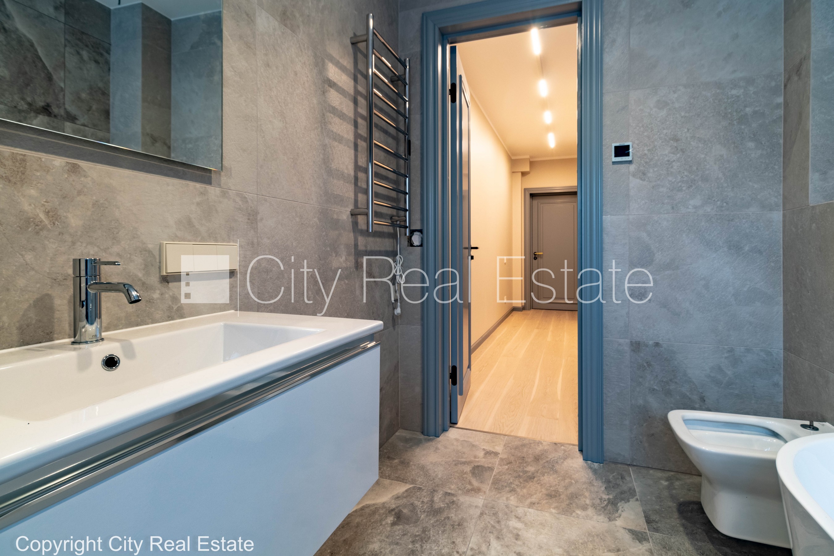 Sludinājumi. Jaunceltne, pagalma māja, labiekārtots apzaļumots pagalms, iespēja nomāt autostāvvietu, pagalmā Cena: 830 EUR/mēn Foto #10