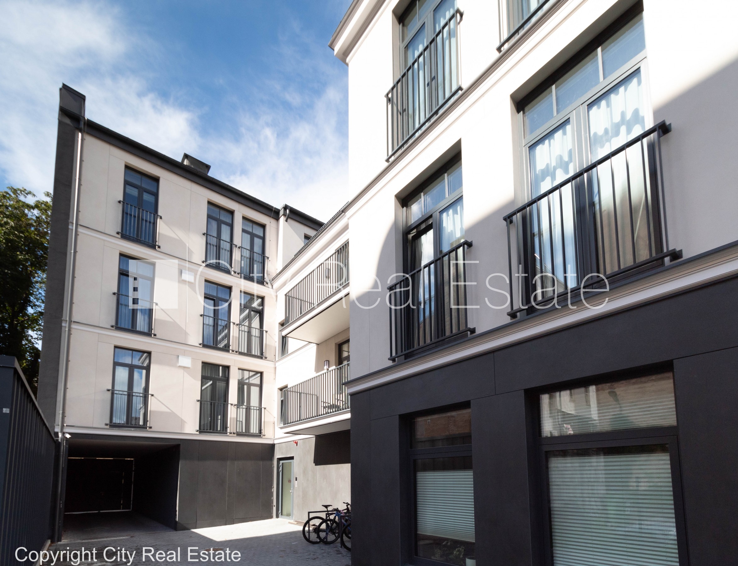 Sludinājumi. Jaunceltne, pagalma māja, labiekārtots apzaļumots pagalms, iespēja nomāt autostāvvietu, pagalmā Cena: 830 EUR/mēn Foto #18