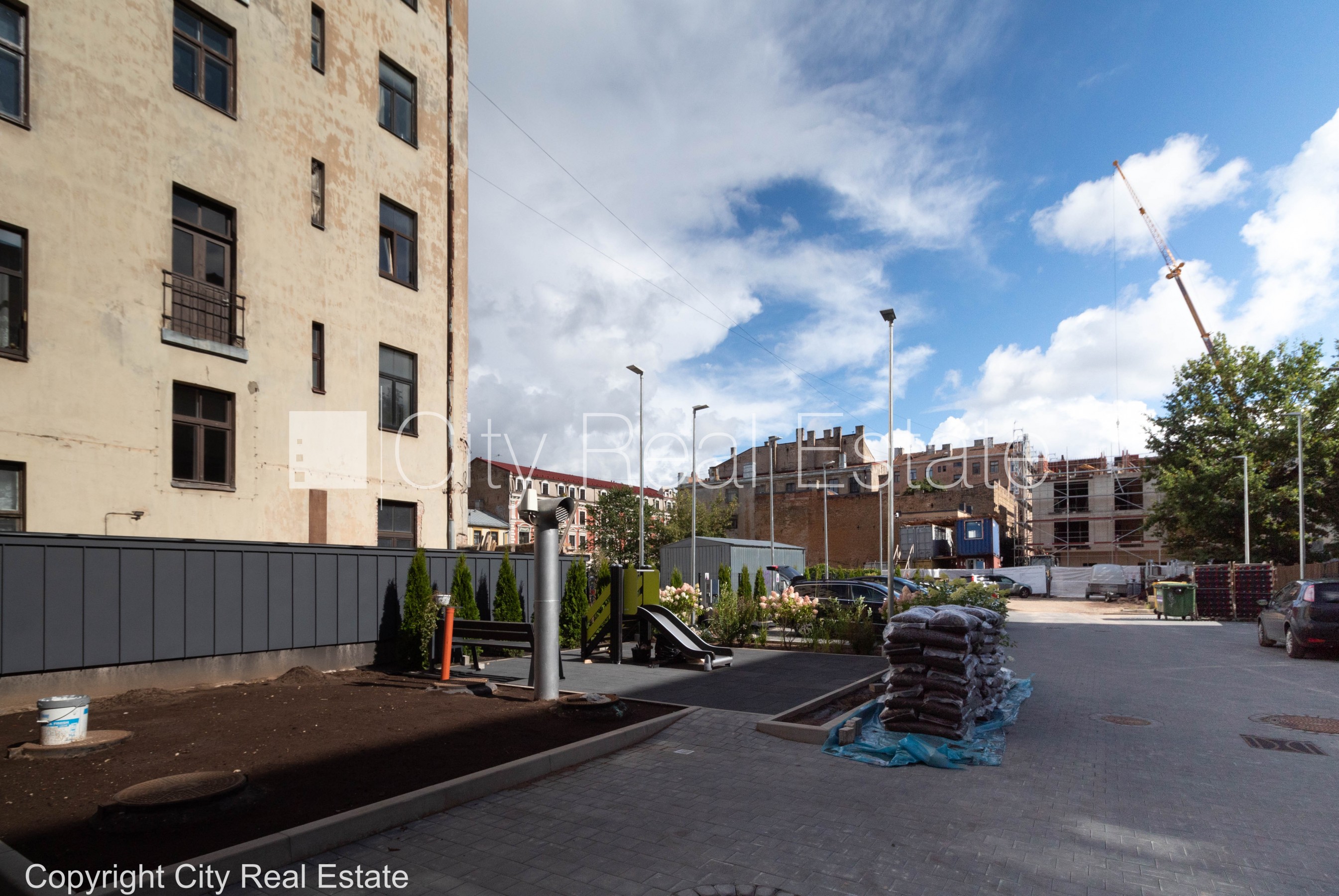 Sludinājumi. Jaunceltne, pagalma māja, labiekārtots apzaļumots pagalms, iespēja nomāt autostāvvietu, pagalmā Cena: 830 EUR/mēn Foto #19