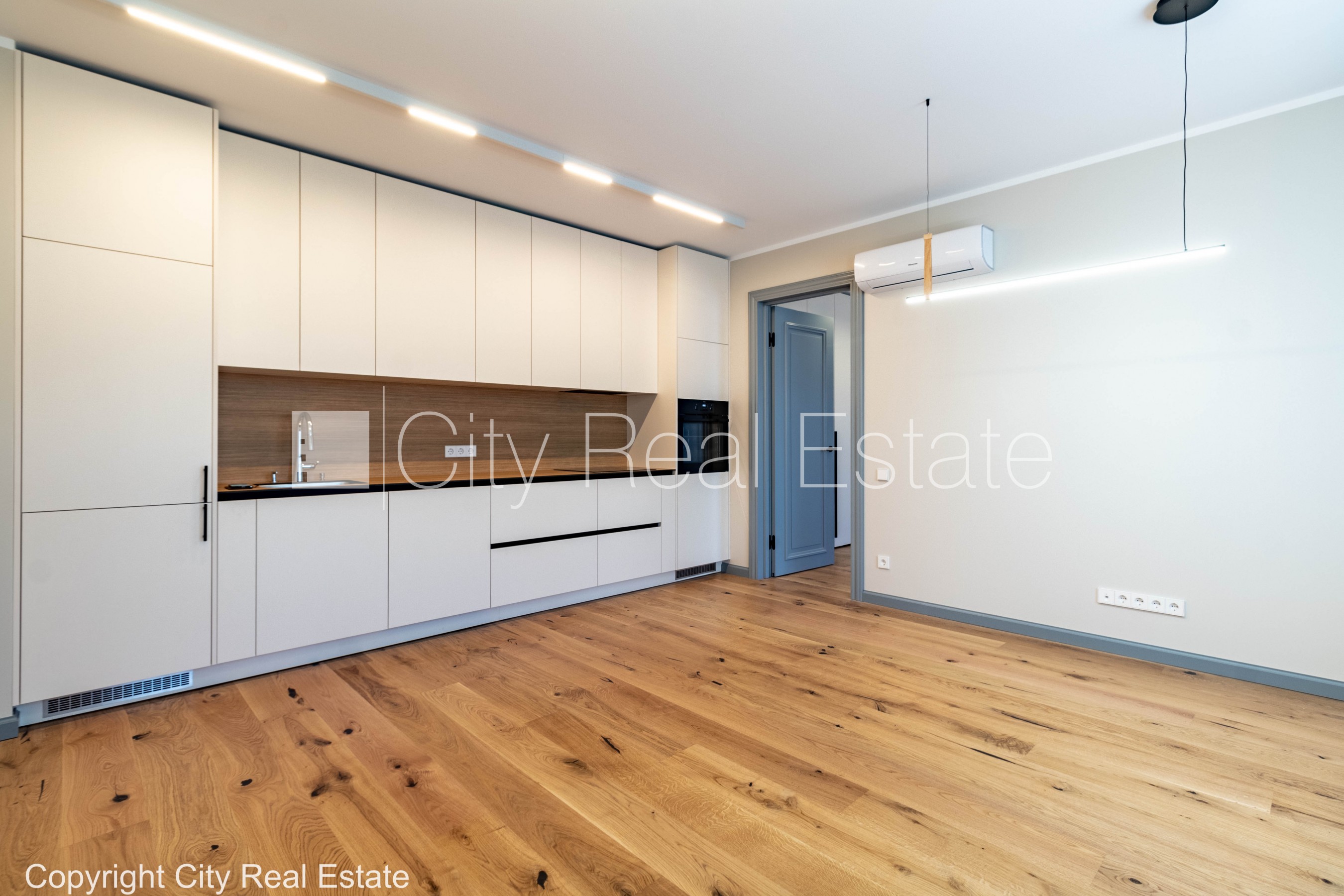 Sludinājumi. Jaunceltne, pagalma māja, labiekārtots apzaļumots pagalms, iespēja nomāt autostāvvietu, pagalmā Cena: 750 EUR/mēn Foto #1