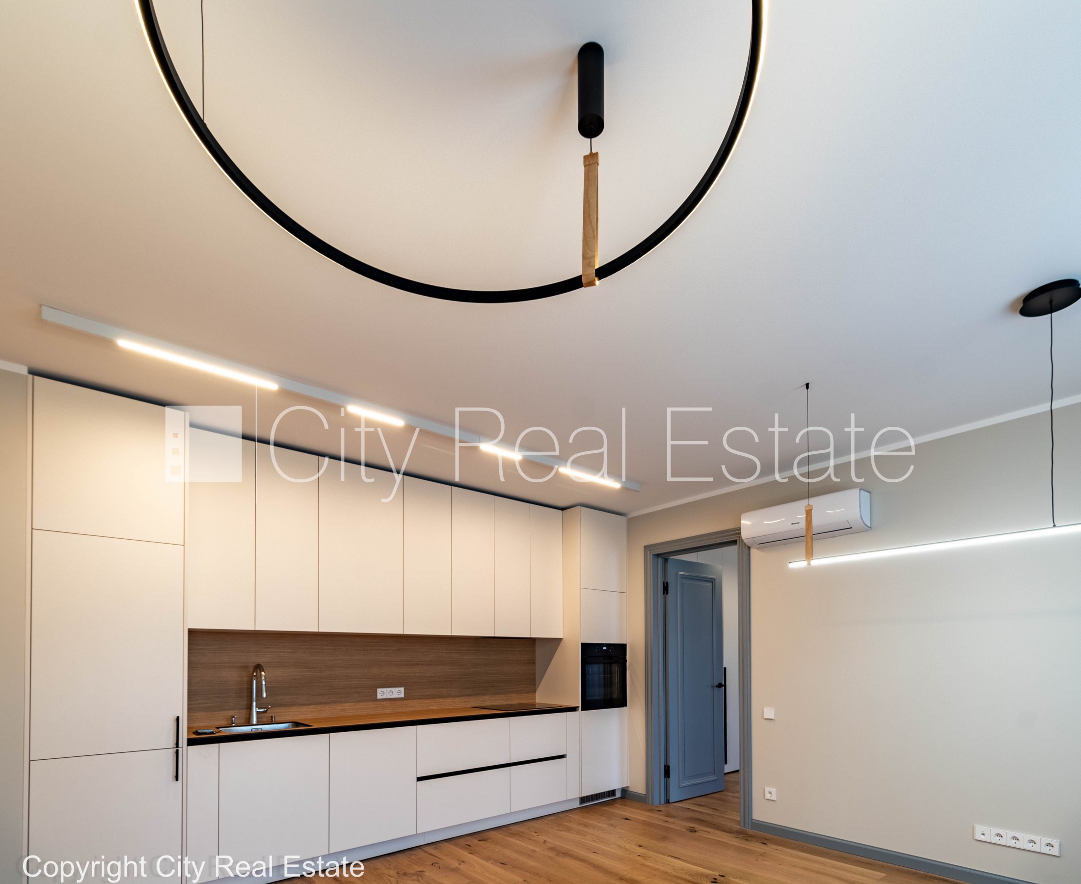 Sludinājumi. Jaunceltne, pagalma māja, labiekārtots apzaļumots pagalms, iespēja nomāt autostāvvietu, pagalmā Cena: 750 EUR/mēn Foto #2