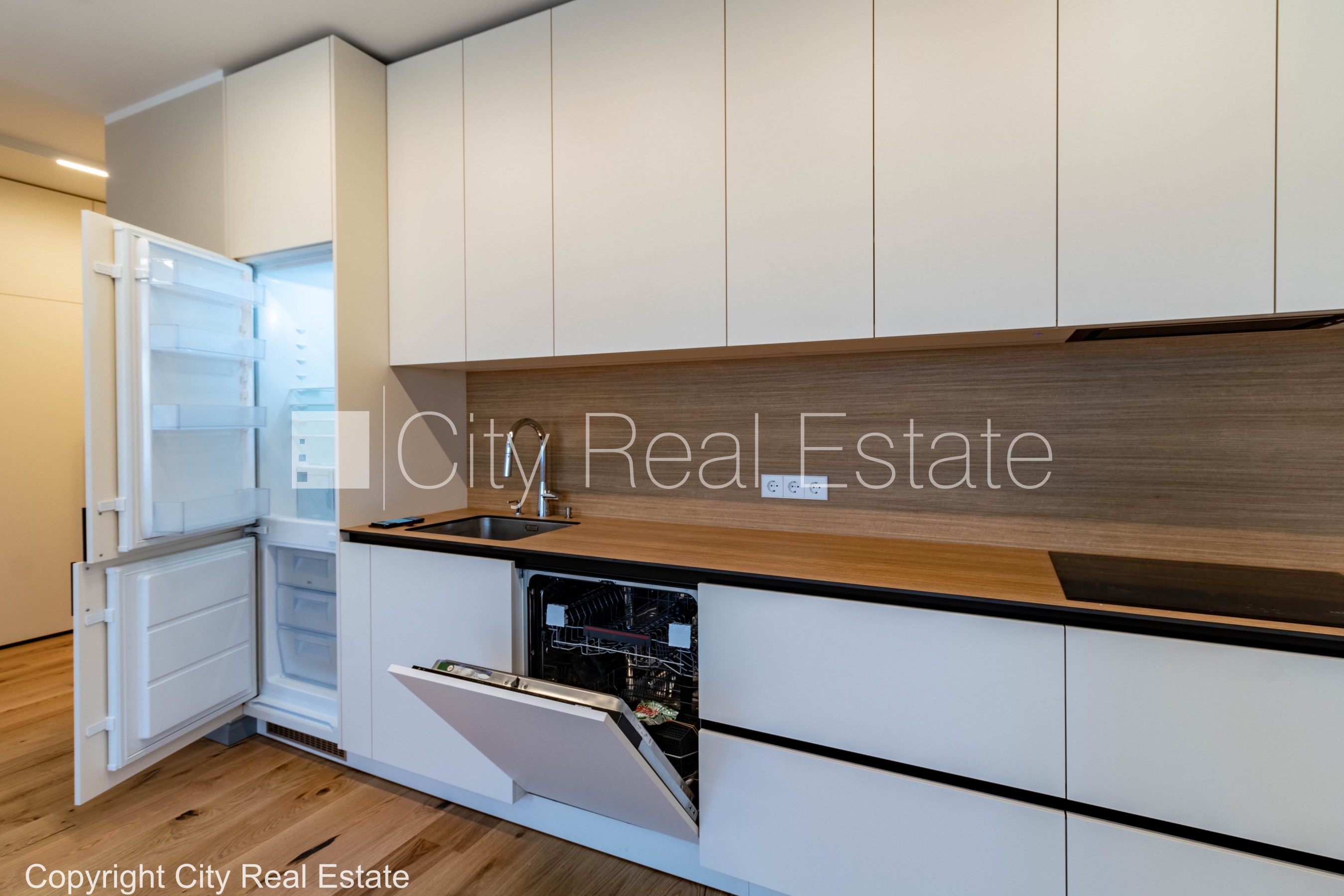 Sludinājumi. Jaunceltne, pagalma māja, labiekārtots apzaļumots pagalms, iespēja nomāt autostāvvietu, pagalmā Cena: 750 EUR/mēn Foto #4