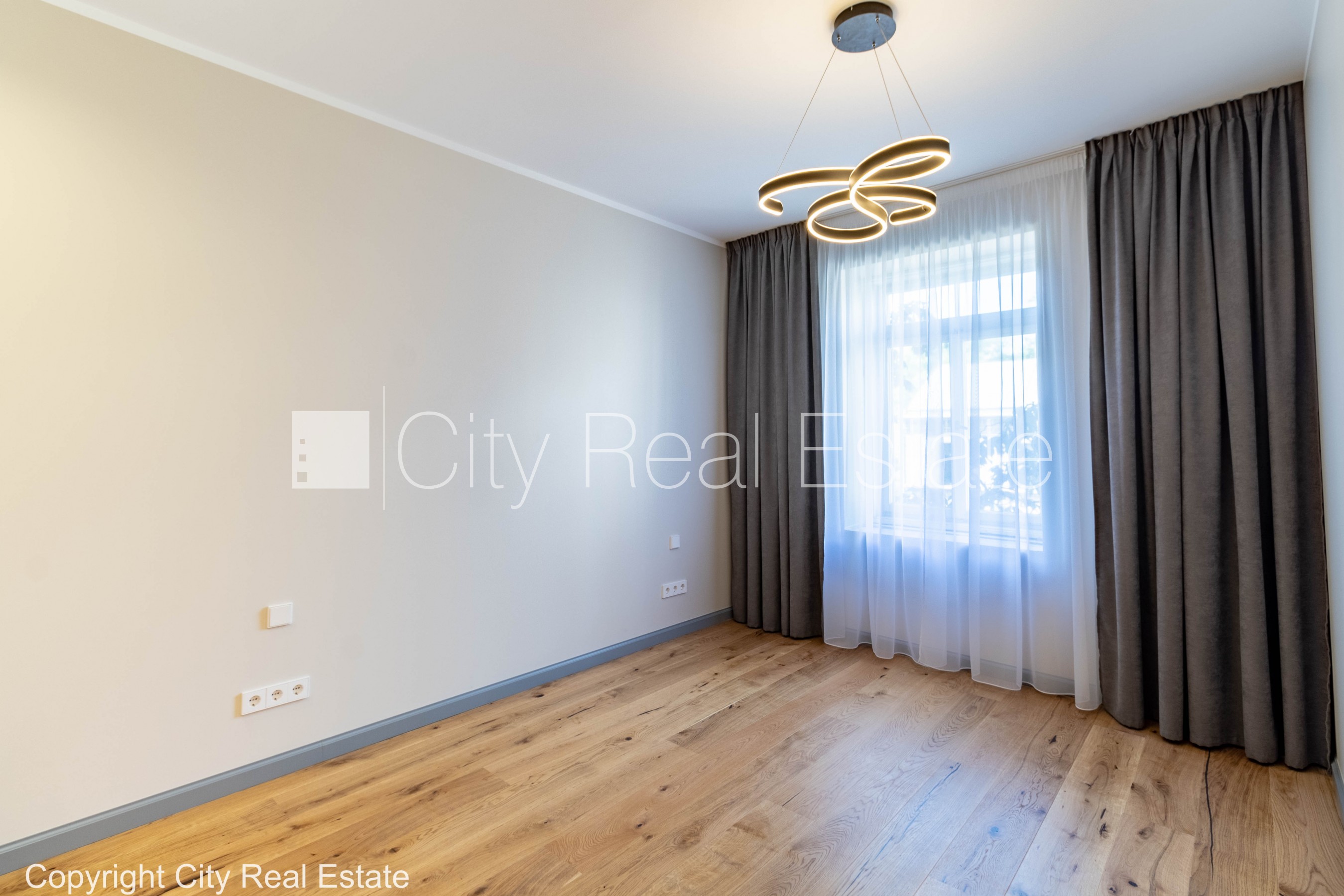 Sludinājumi. Jaunceltne, pagalma māja, labiekārtots apzaļumots pagalms, iespēja nomāt autostāvvietu, pagalmā Cena: 750 EUR/mēn Foto #7