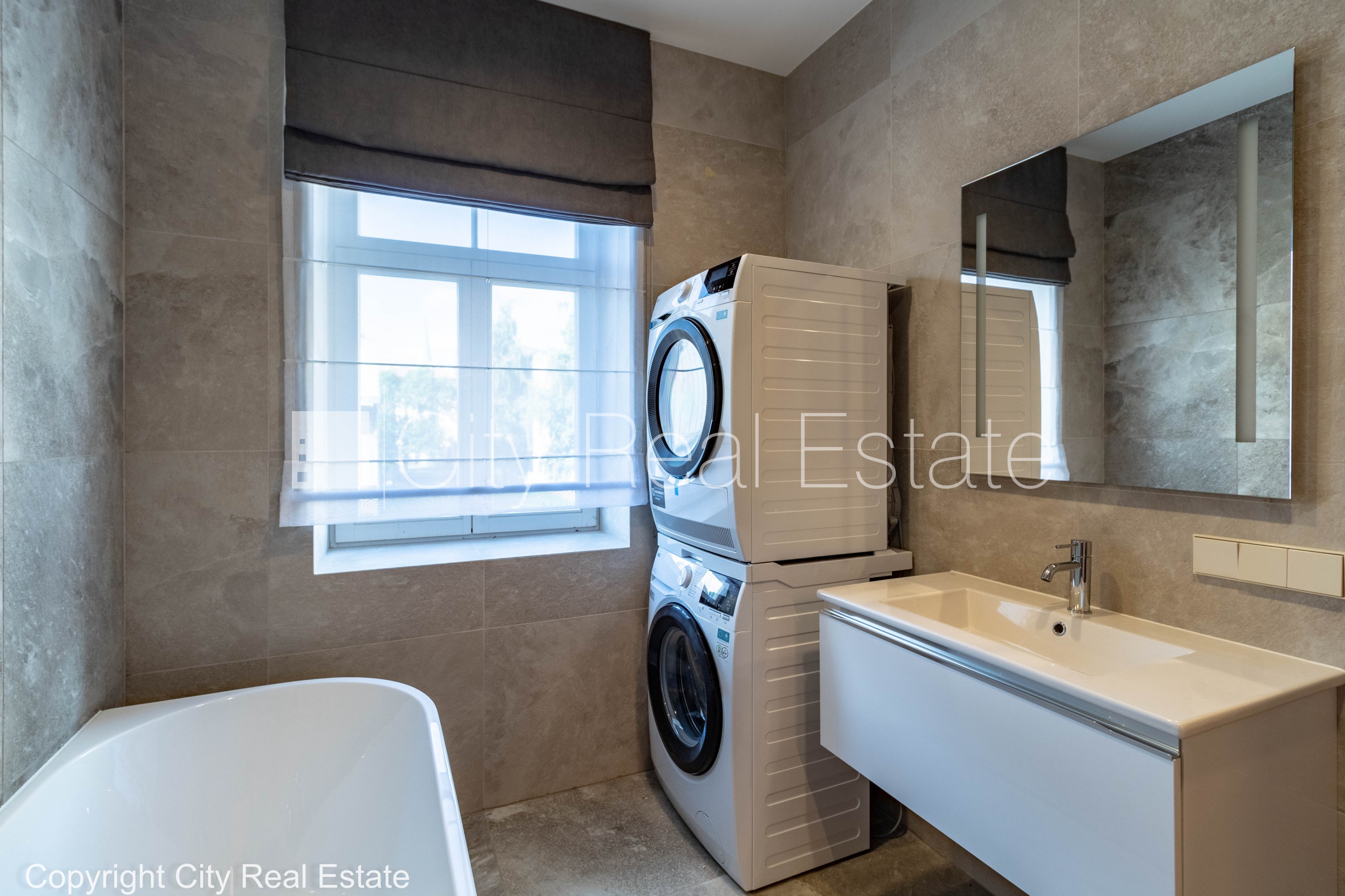 Sludinājumi. Jaunceltne, pagalma māja, labiekārtots apzaļumots pagalms, iespēja nomāt autostāvvietu, pagalmā Cena: 750 EUR/mēn Foto #13