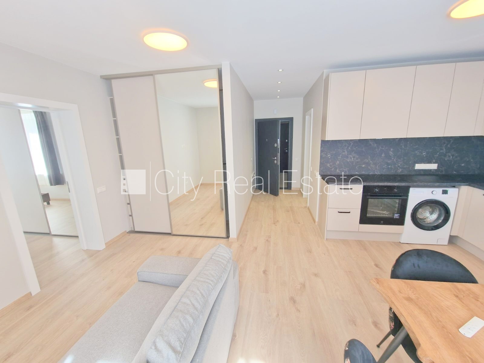 Sludinājumi. Fasādes māja, renovēta māja, labiekārtota apzaļumota teritorija, slēgts pagalms, vieta automašīnai, Cena: 620 EUR/mēn Foto #10