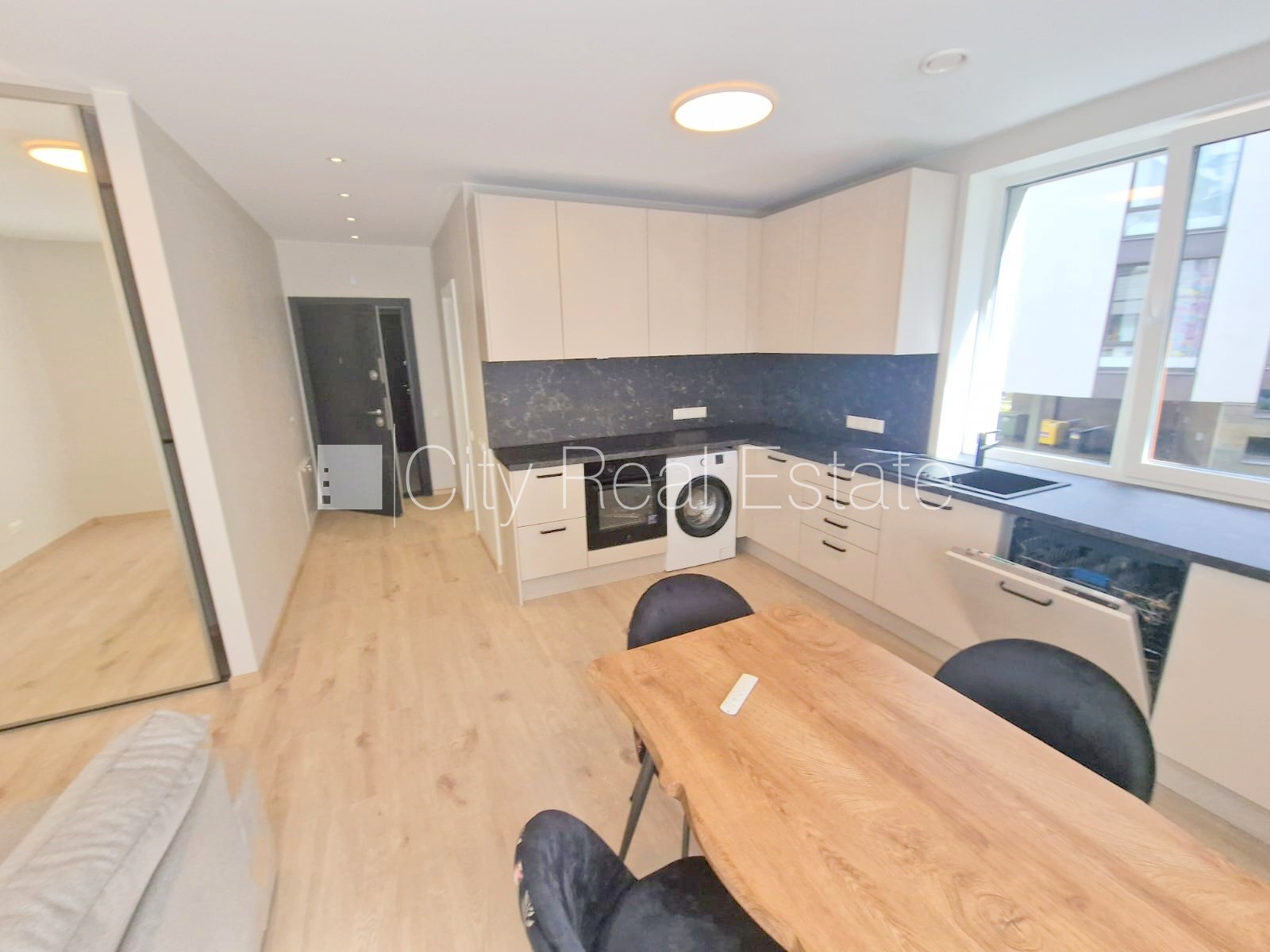 Sludinājumi. Fasādes māja, renovēta māja, labiekārtota apzaļumota teritorija, slēgts pagalms, vieta automašīnai, Cena: 620 EUR/mēn Foto #9