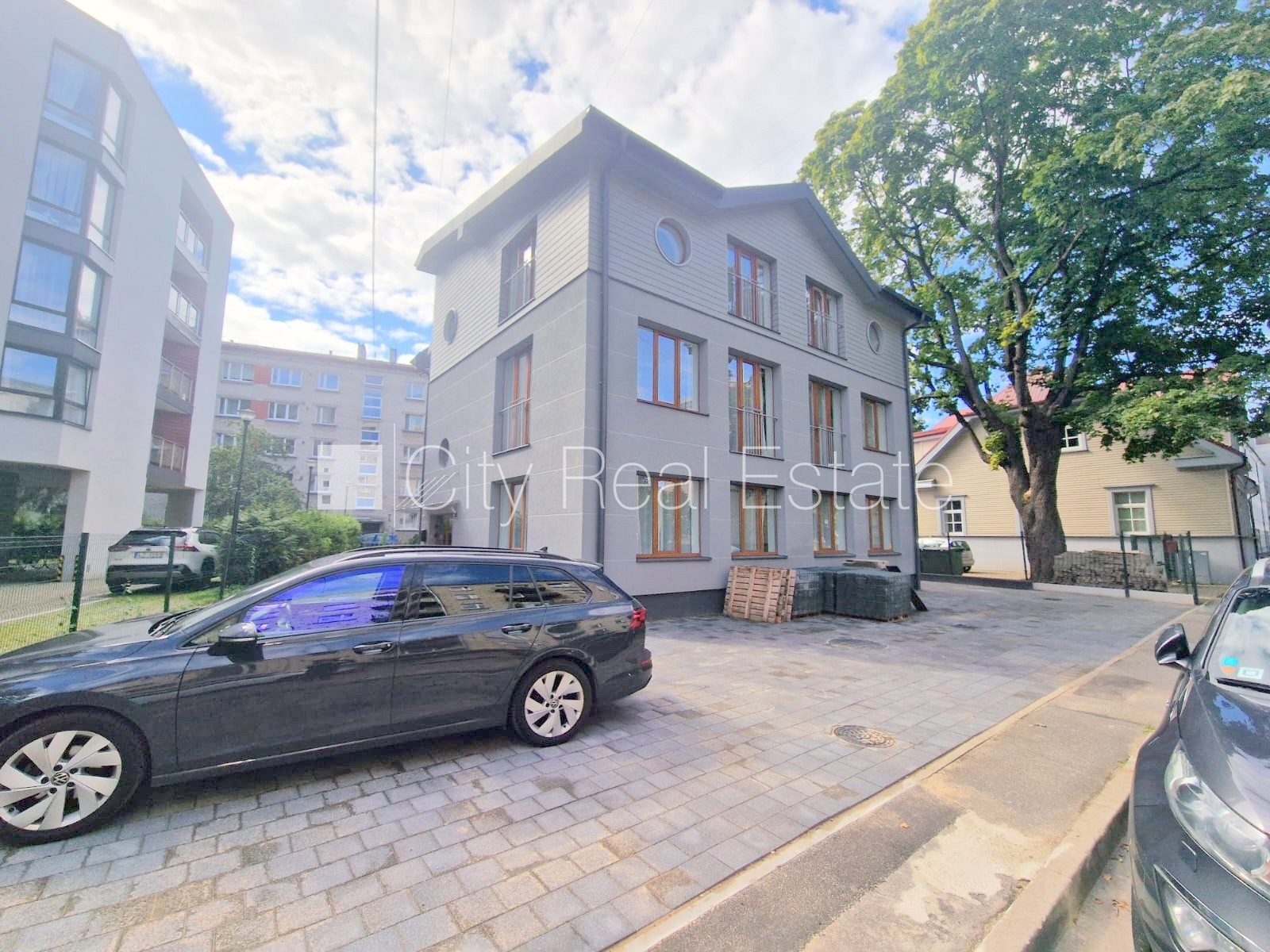 Sludinājumi. Fasādes māja, renovēta māja, labiekārtota apzaļumota teritorija, slēgts pagalms, vieta automašīnai, Cena: 620 EUR/mēn Foto #24