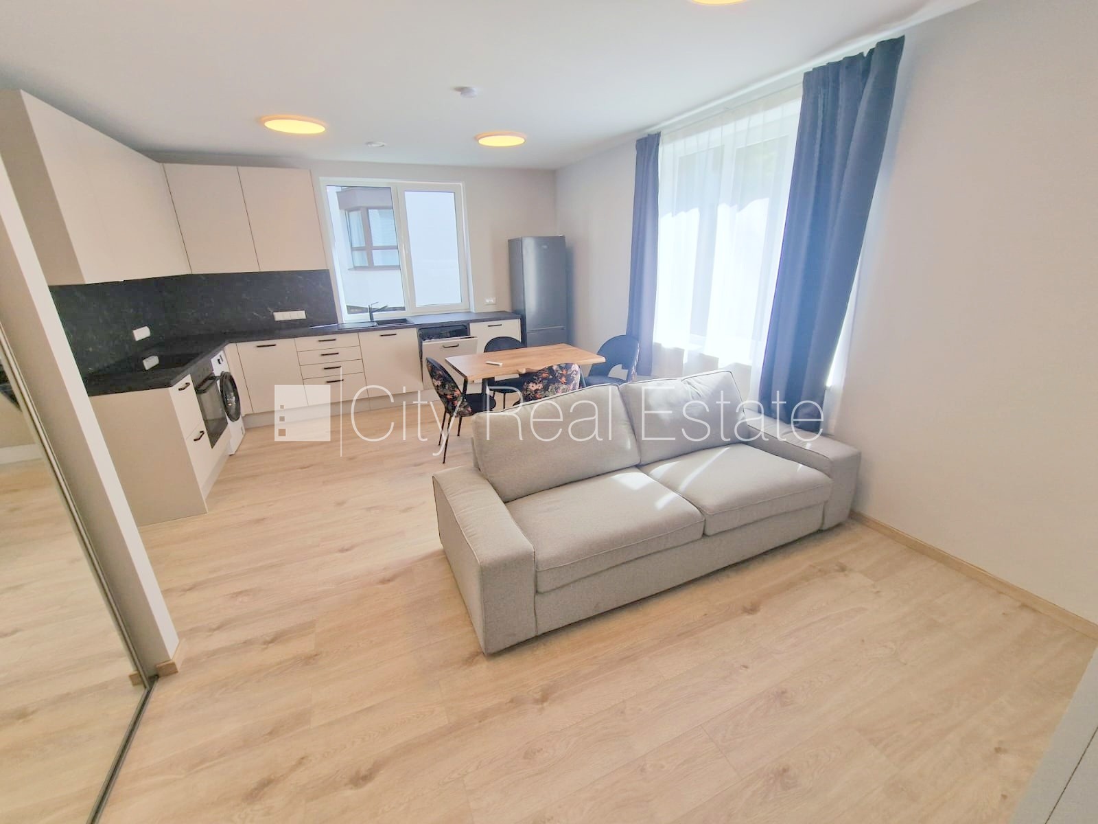 Sludinājumi. Fasādes māja, renovēta māja, labiekārtota apzaļumota teritorija, slēgts pagalms, vieta automašīnai, Cena: 620 EUR/mēn Foto #4