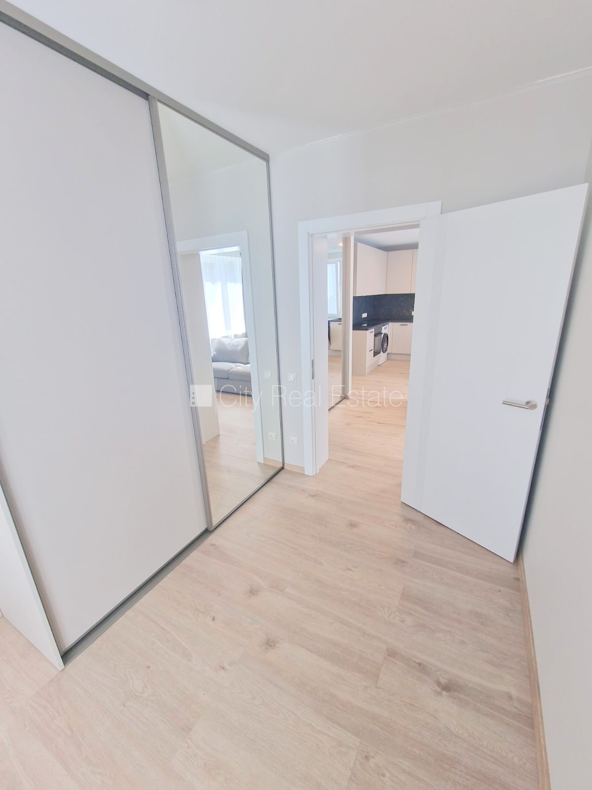 Sludinājumi. Fasādes māja, renovēta māja, labiekārtota apzaļumota teritorija, slēgts pagalms, vieta automašīnai, Cena: 620 EUR/mēn Foto #15