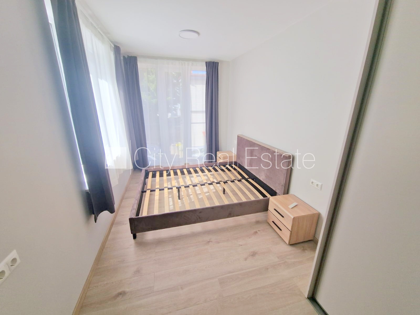Sludinājumi. Fasādes māja, renovēta māja, labiekārtota apzaļumota teritorija, slēgts pagalms, vieta automašīnai, Cena: 620 EUR/mēn Foto #13