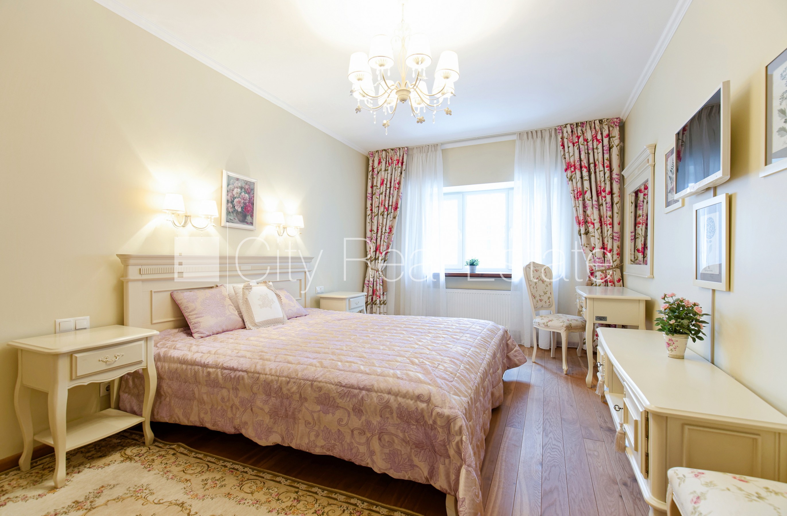 Sludinājumi. Guļamistabu skaits 2 gab., centrālā apkure, parketa grīda, sanitārais mezgls apvienots, dušas Cena: 1000 EUR/mēn Foto #5