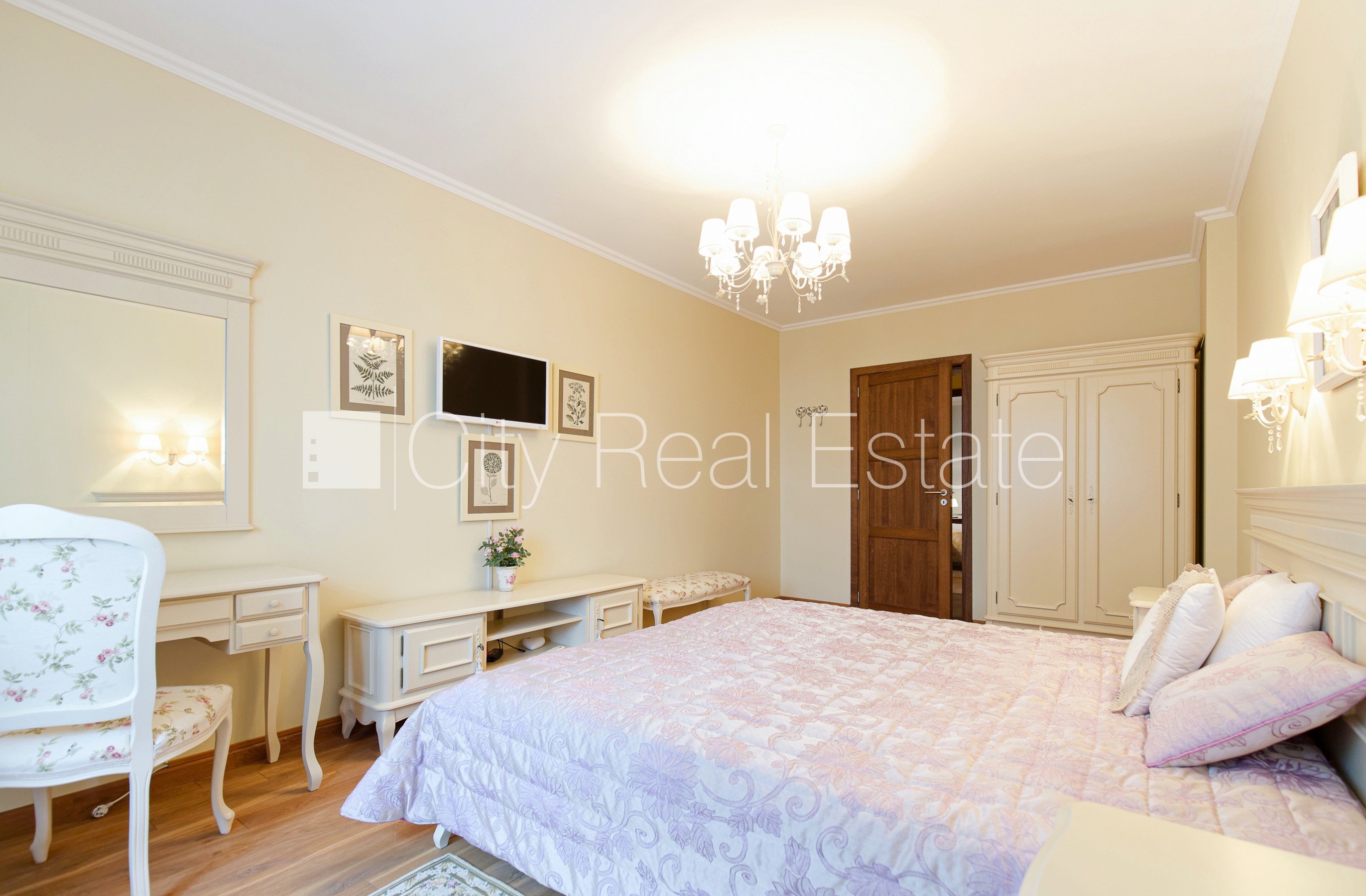 Sludinājumi. Guļamistabu skaits 2 gab., centrālā apkure, parketa grīda, sanitārais mezgls apvienots, dušas Cena: 1000 EUR/mēn Foto #6