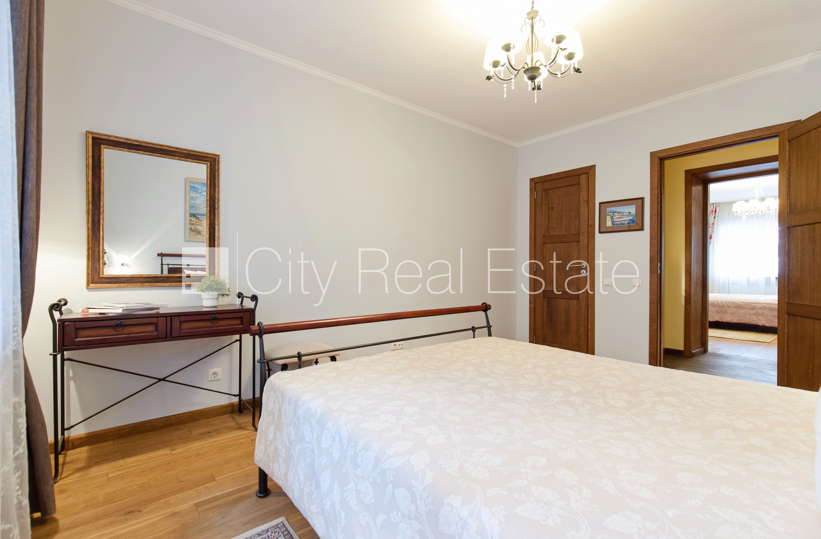 Sludinājumi. Guļamistabu skaits 2 gab., centrālā apkure, parketa grīda, sanitārais mezgls apvienots, dušas Cena: 1000 EUR/mēn Foto #9