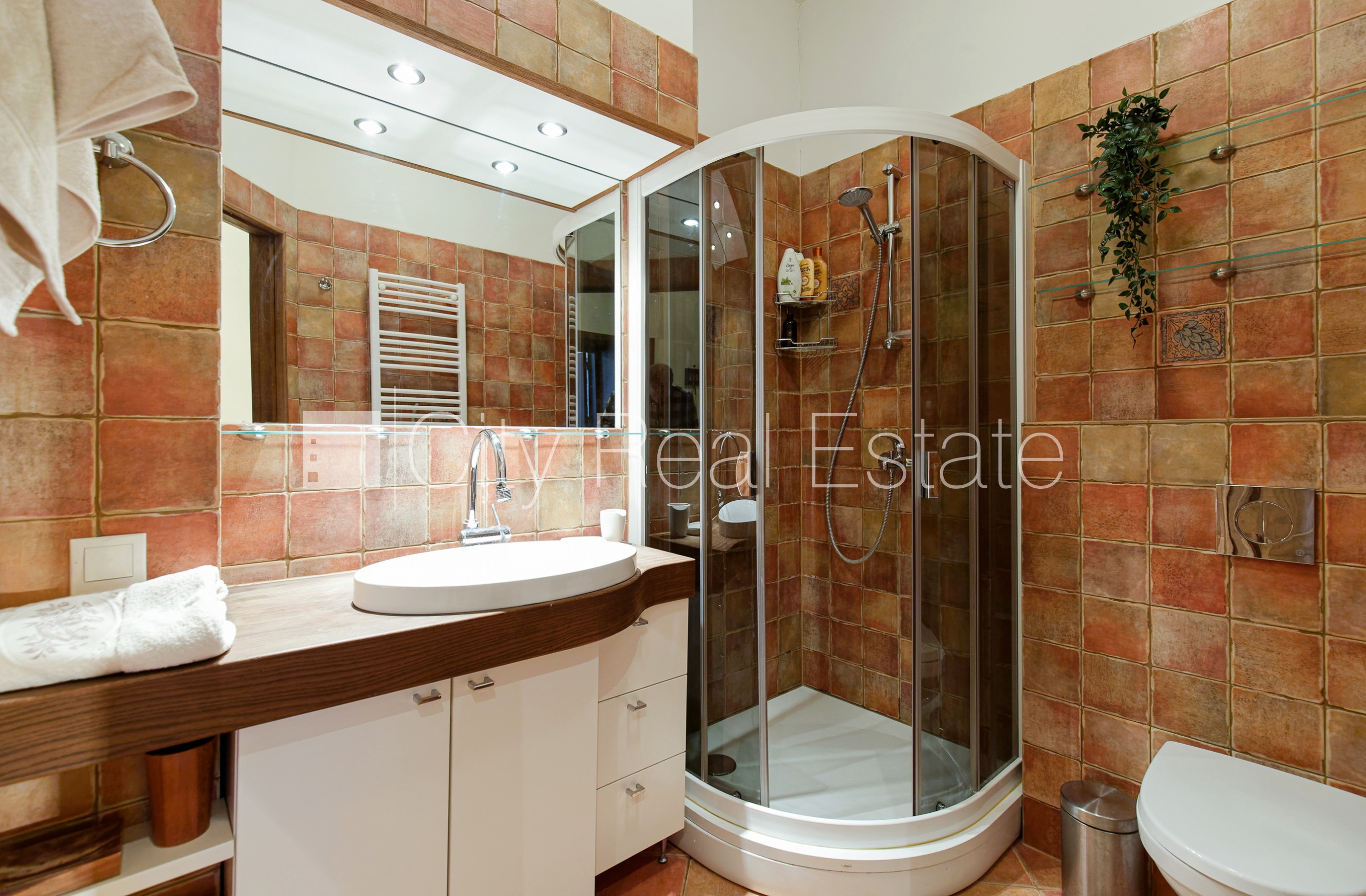 Sludinājumi. Guļamistabu skaits 2 gab., centrālā apkure, parketa grīda, sanitārais mezgls apvienots, dušas Cena: 1000 EUR/mēn Foto #10