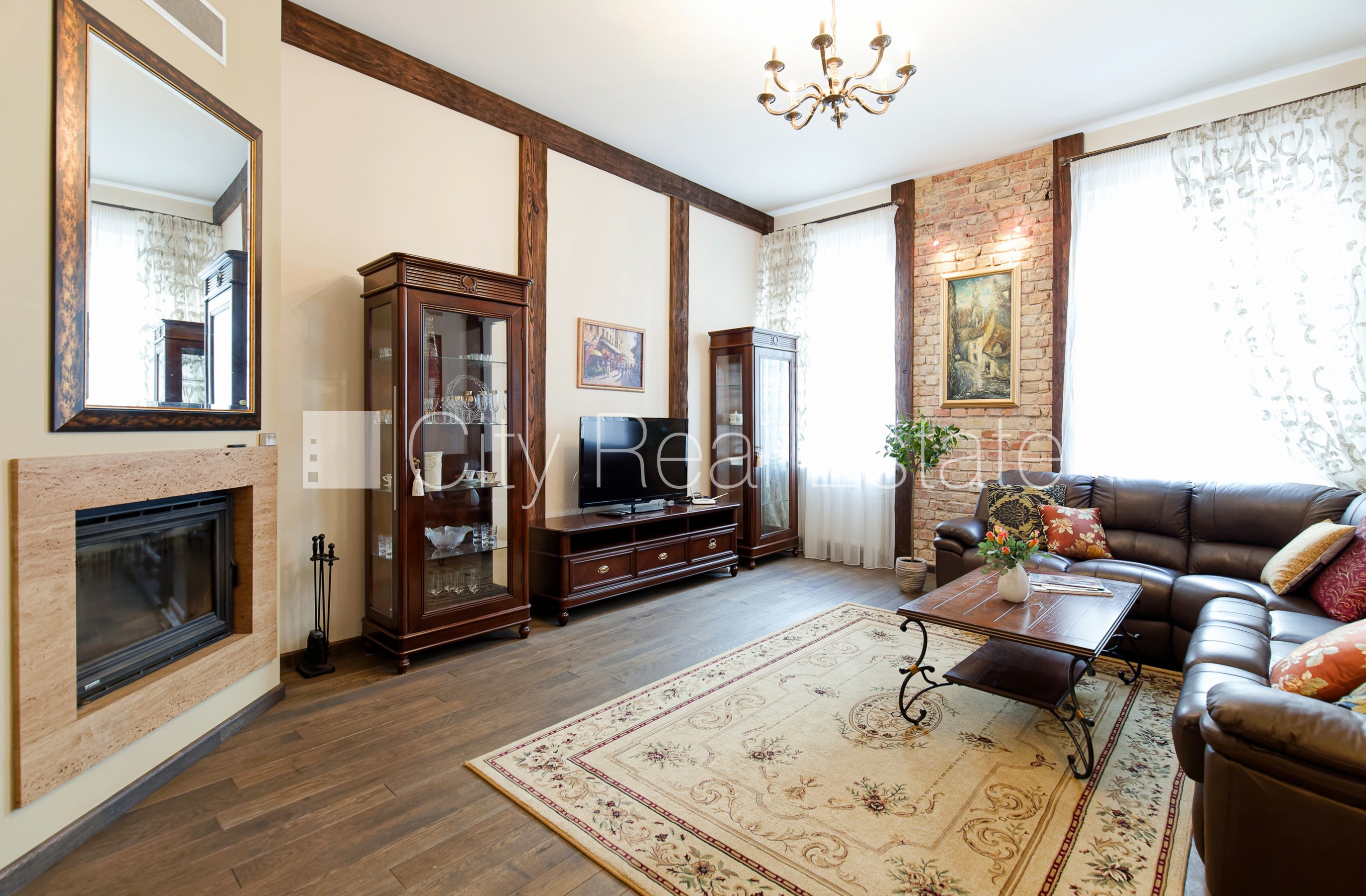 Sludinājumi. Guļamistabu skaits 2 gab., centrālā apkure, parketa grīda, sanitārais mezgls apvienots, dušas Cena: 1000 EUR/mēn Foto #1