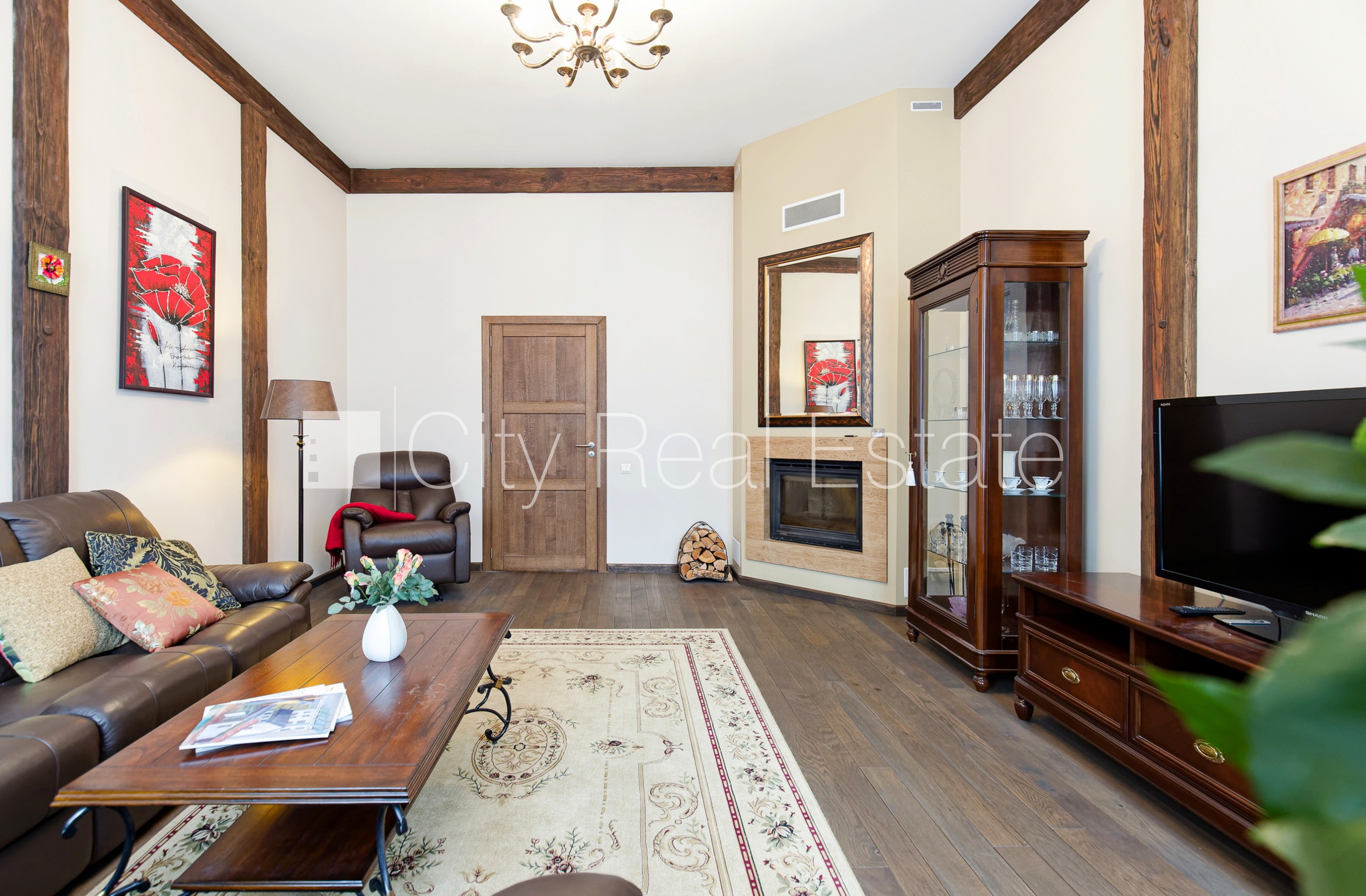 Sludinājumi. Guļamistabu skaits 2 gab., centrālā apkure, parketa grīda, sanitārais mezgls apvienots, dušas Cena: 1000 EUR/mēn Foto #2