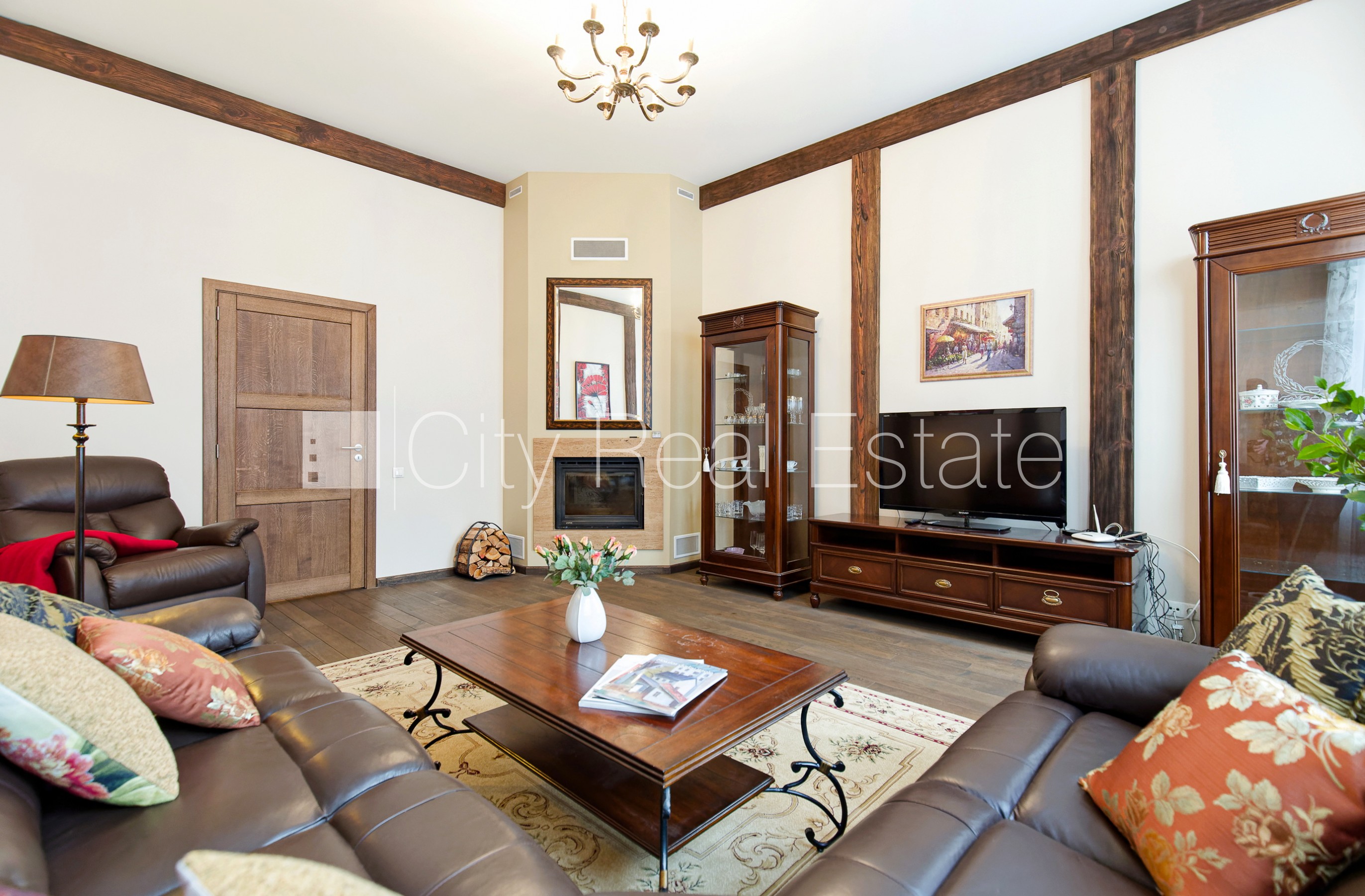 Sludinājumi. Guļamistabu skaits 2 gab., centrālā apkure, parketa grīda, sanitārais mezgls apvienots, dušas Cena: 1000 EUR/mēn Foto #3