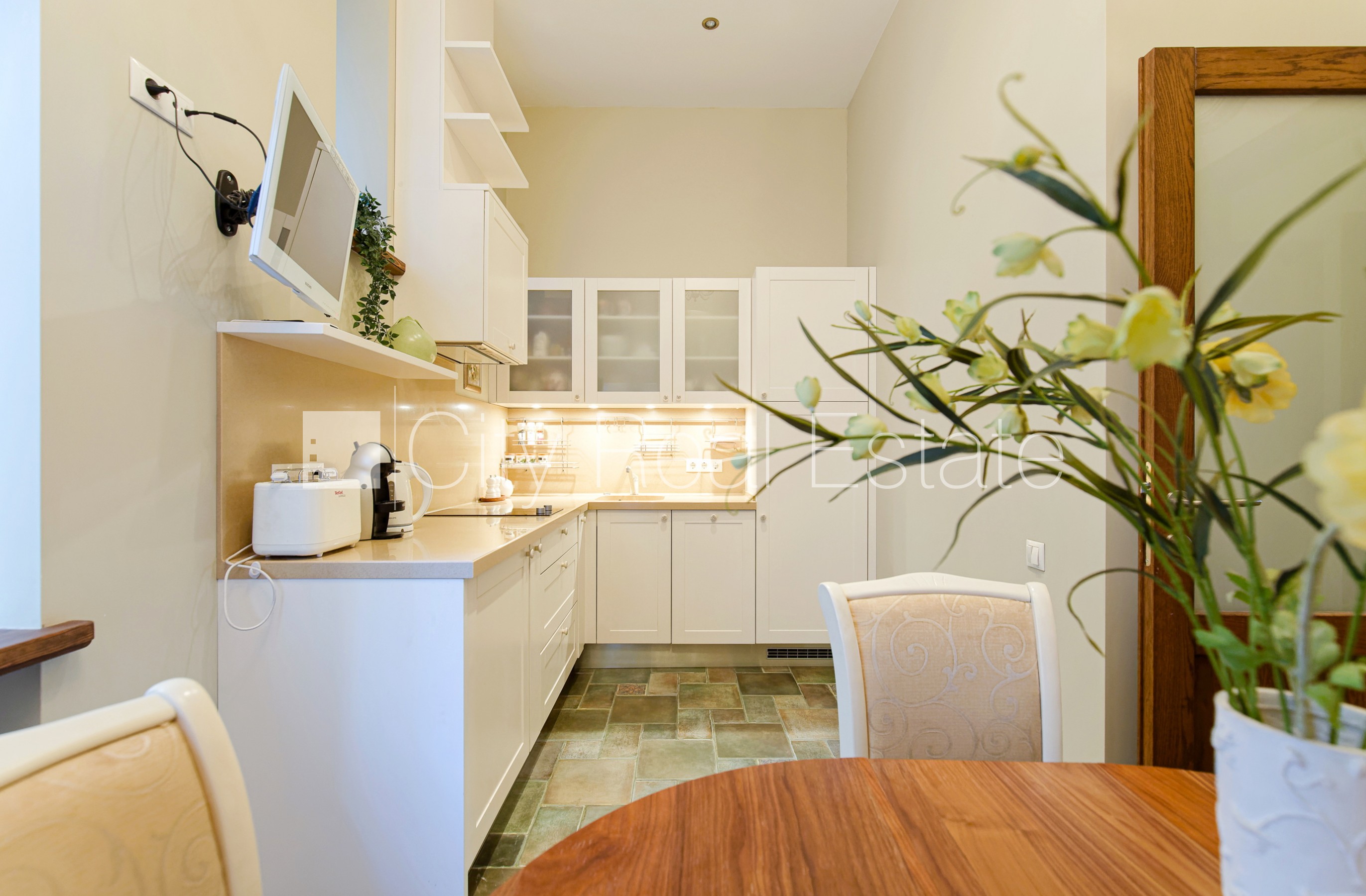 Sludinājumi. Guļamistabu skaits 2 gab., centrālā apkure, parketa grīda, sanitārais mezgls apvienots, dušas Cena: 1000 EUR/mēn Foto #11