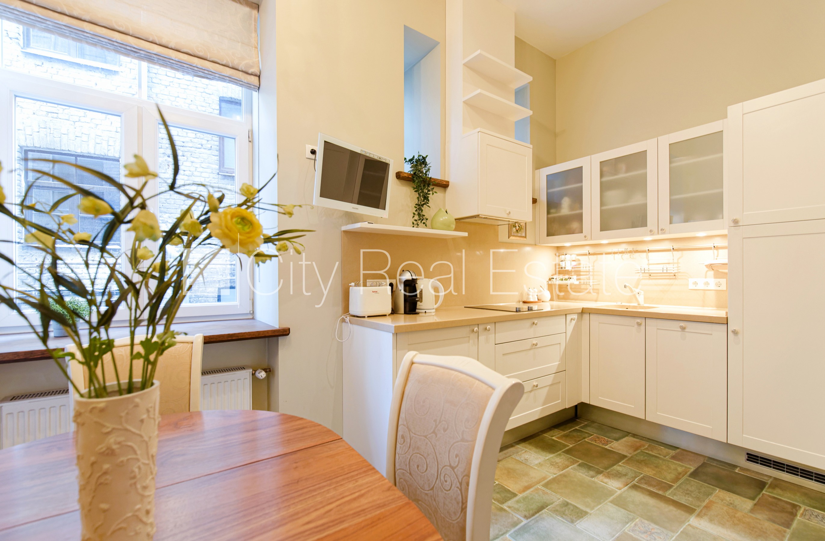 Sludinājumi. Guļamistabu skaits 2 gab., centrālā apkure, parketa grīda, sanitārais mezgls apvienots, dušas Cena: 1000 EUR/mēn Foto #12