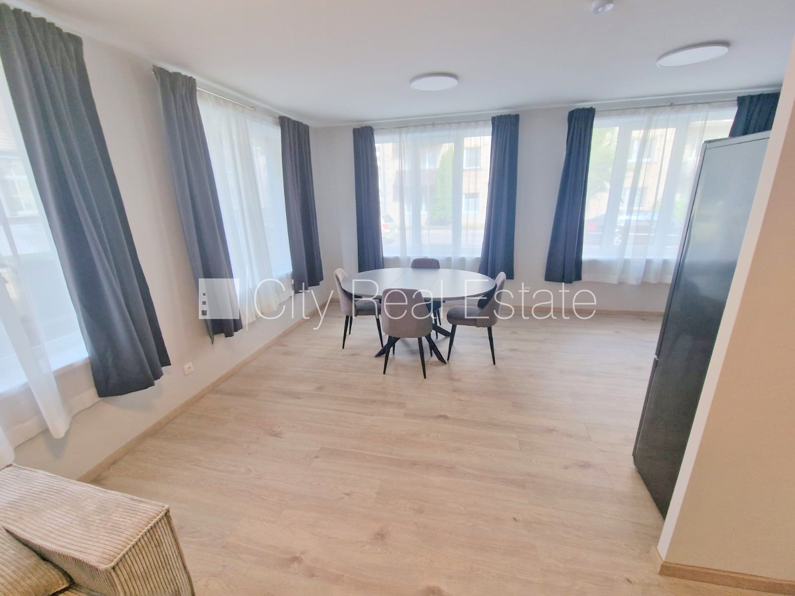 Sludinājumi. Fasādes māja, renovēta māja, slēgts pagalms, iežogota teritorija, vieta automašīnai, ieeja no Cena: 660 EUR/mēn Foto #7