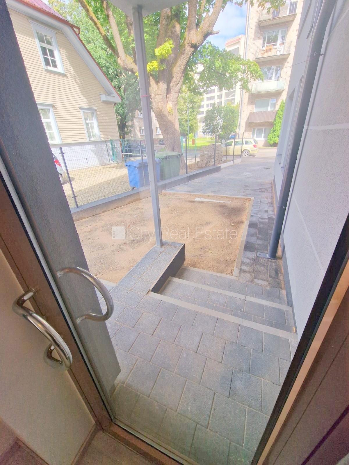 Sludinājumi. Fasādes māja, renovēta māja, slēgts pagalms, iežogota teritorija, vieta automašīnai, ieeja no Cena: 660 EUR/mēn Foto #11