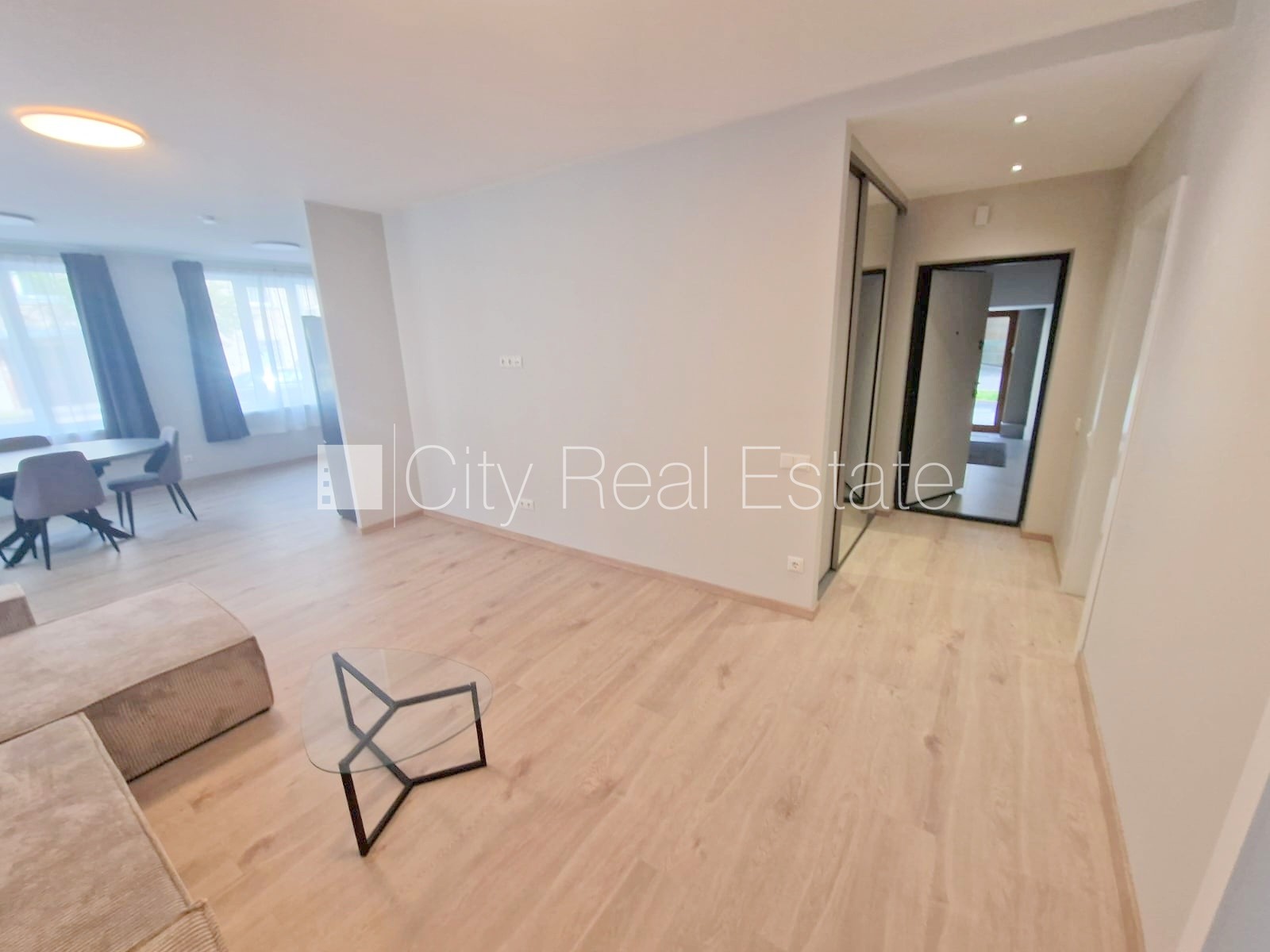 Sludinājumi. Fasādes māja, renovēta māja, slēgts pagalms, iežogota teritorija, vieta automašīnai, ieeja no Cena: 660 EUR/mēn Foto #12