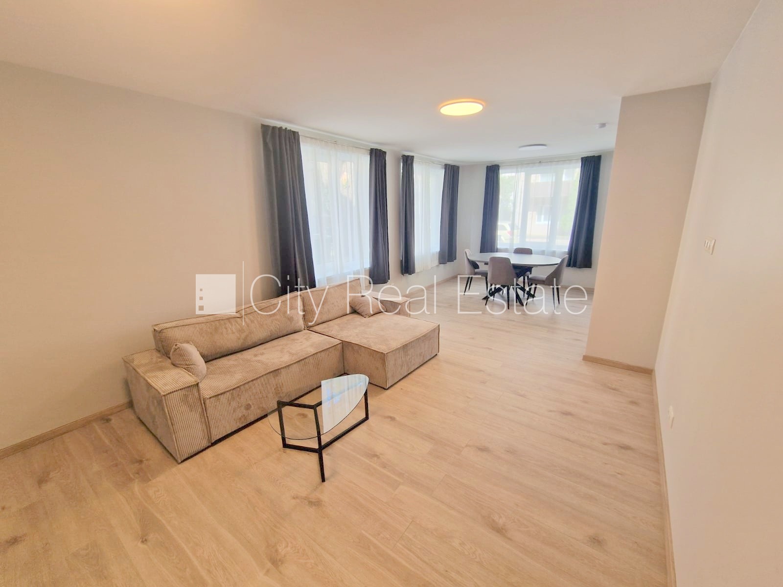 Sludinājumi. Fasādes māja, renovēta māja, slēgts pagalms, iežogota teritorija, vieta automašīnai, ieeja no Cena: 660 EUR/mēn Foto #5