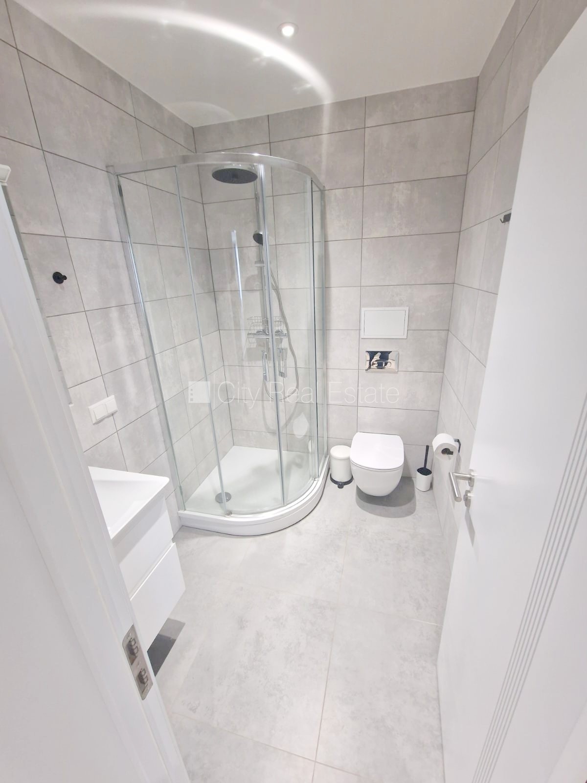 Sludinājumi. Fasādes māja, renovēta māja, slēgts pagalms, iežogota teritorija, vieta automašīnai, ieeja no Cena: 660 EUR/mēn Foto #15