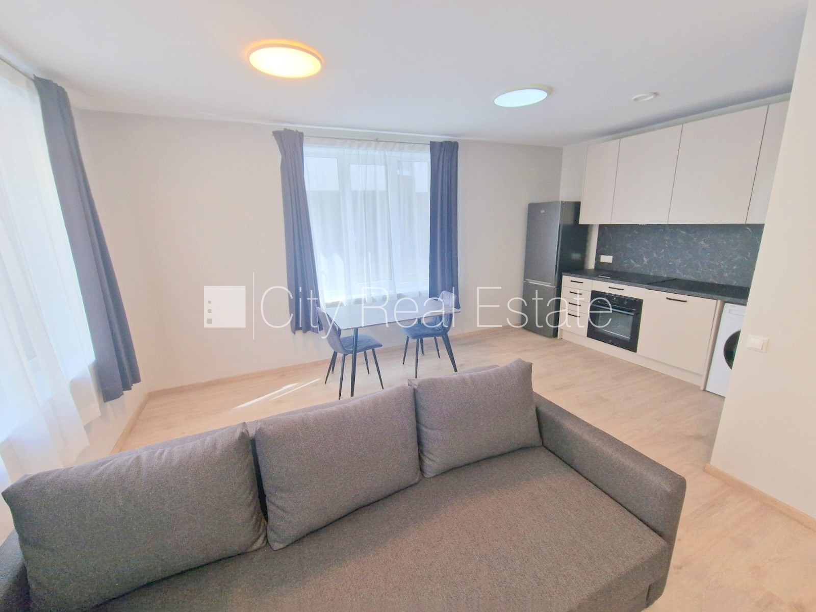 Sludinājumi. Fasādes māja, renovēta māja, slēgts pagalms, iežogota teritorija, vieta automašīnai, ieeja no Cena: 460 EUR/mēn Foto #3