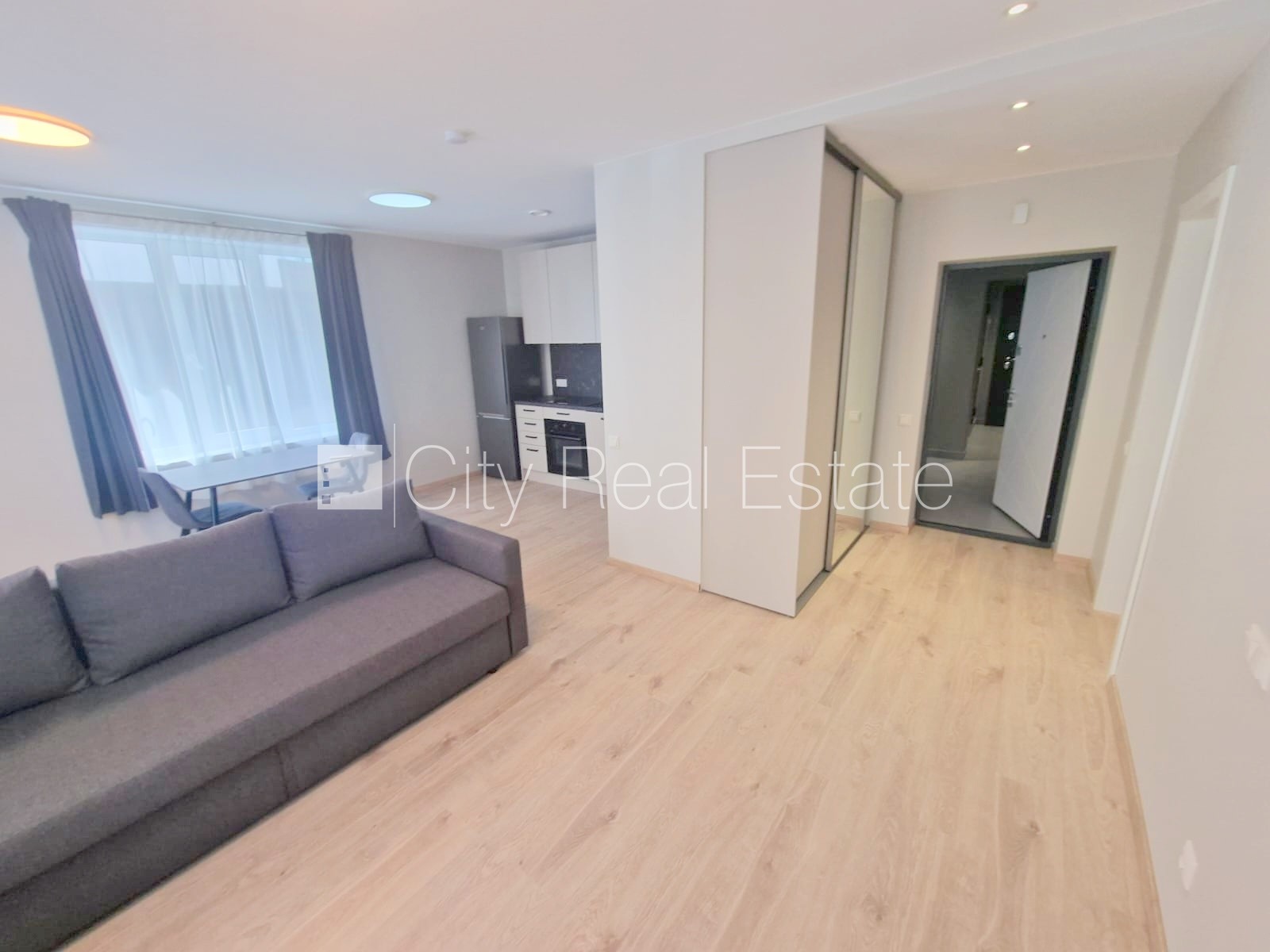 Sludinājumi. Fasādes māja, renovēta māja, slēgts pagalms, iežogota teritorija, vieta automašīnai, ieeja no Cena: 460 EUR/mēn Foto #6