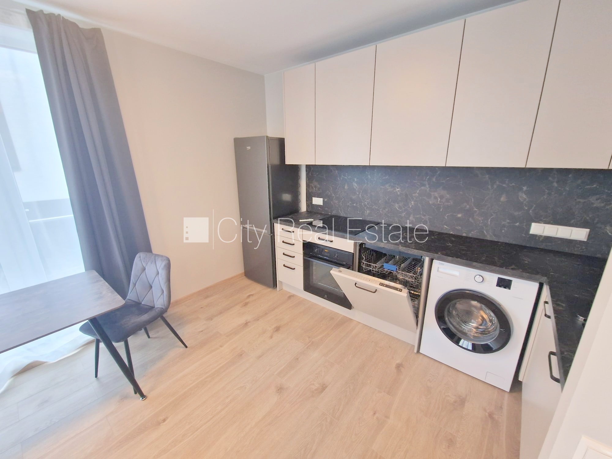 Sludinājumi. Fasādes māja, renovēta māja, slēgts pagalms, iežogota teritorija, vieta automašīnai, ieeja no Cena: 460 EUR/mēn Foto #9