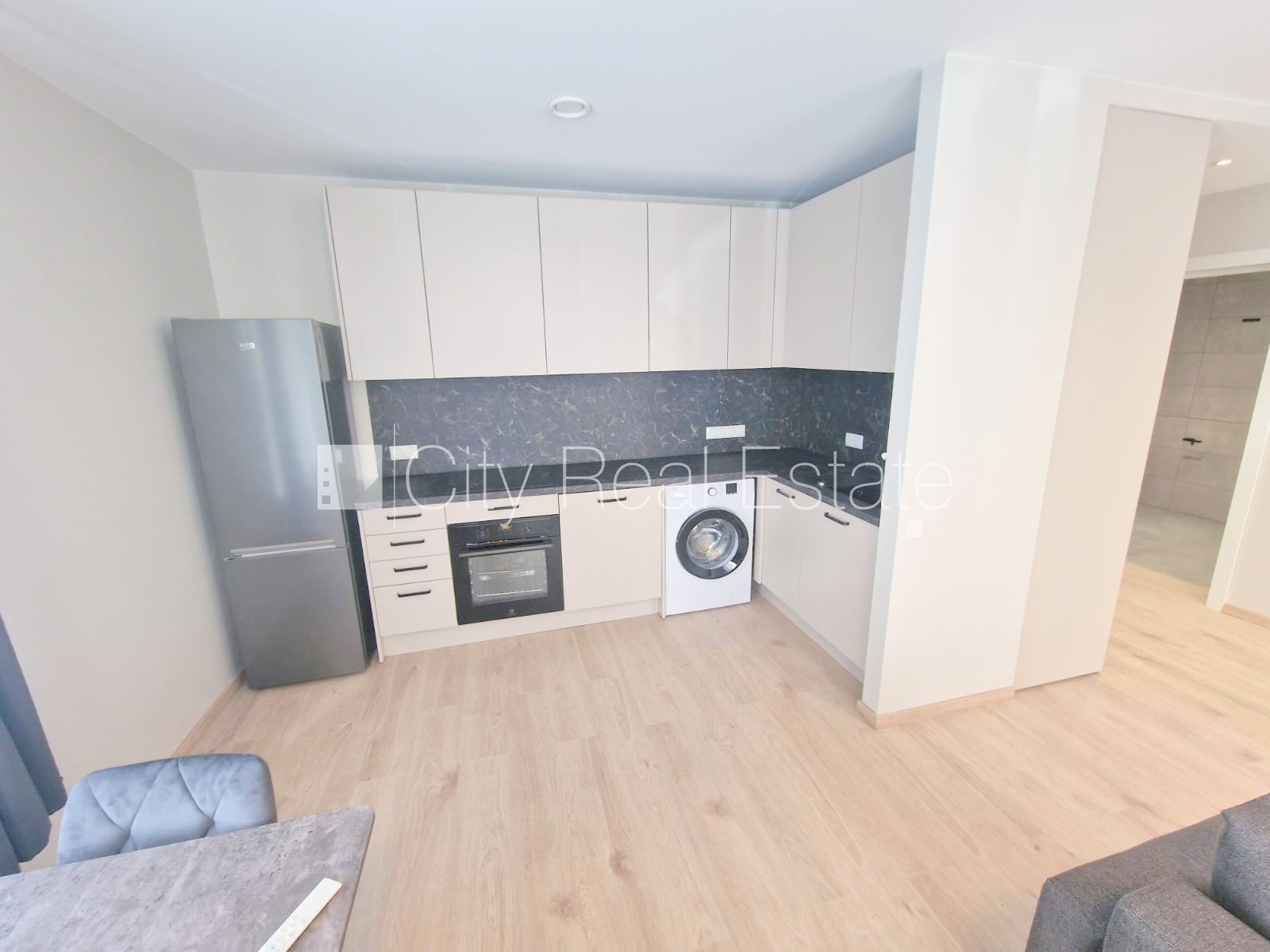 Sludinājumi. Fasādes māja, renovēta māja, slēgts pagalms, iežogota teritorija, vieta automašīnai, ieeja no Cena: 460 EUR/mēn Foto #7