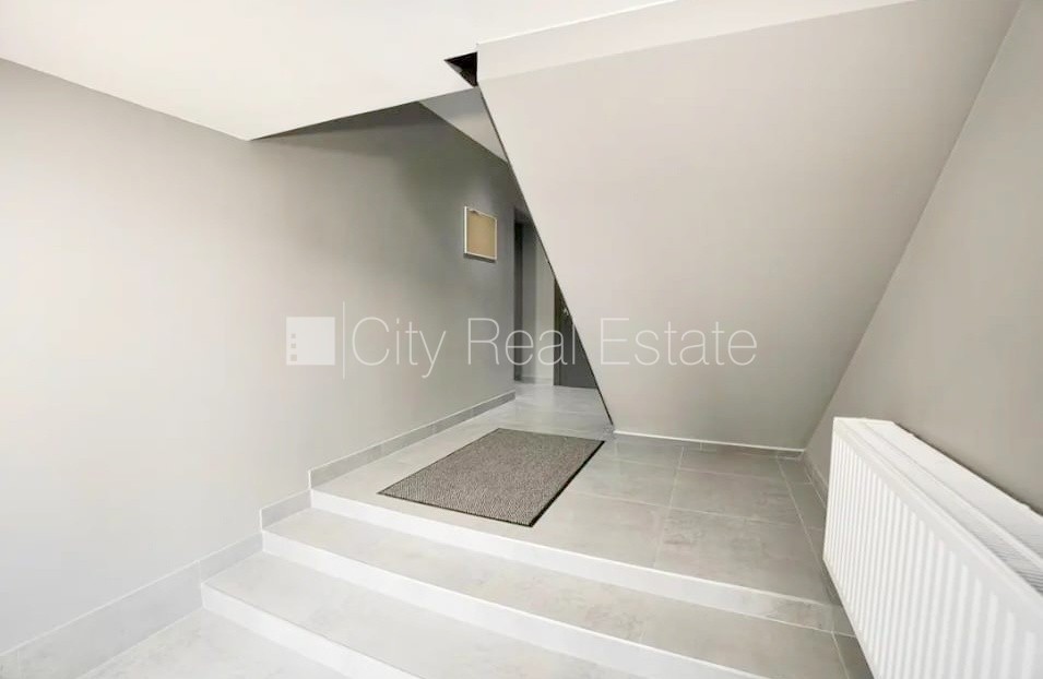 Sludinājumi. Fasādes māja, renovēta māja, slēgts pagalms, iežogota teritorija, vieta automašīnai, ieeja no Cena: 740 EUR/mēn Foto #17