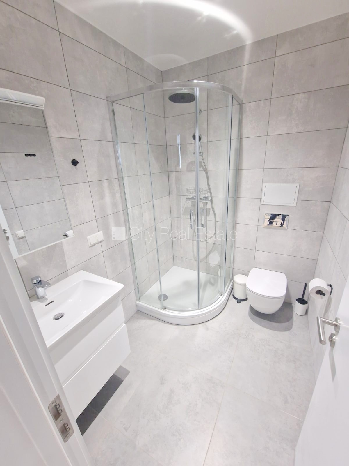 Sludinājumi. Fasādes māja, renovēta māja, slēgts pagalms, iežogota teritorija, vieta automašīnai, ieeja no Cena: 740 EUR/mēn Foto #12