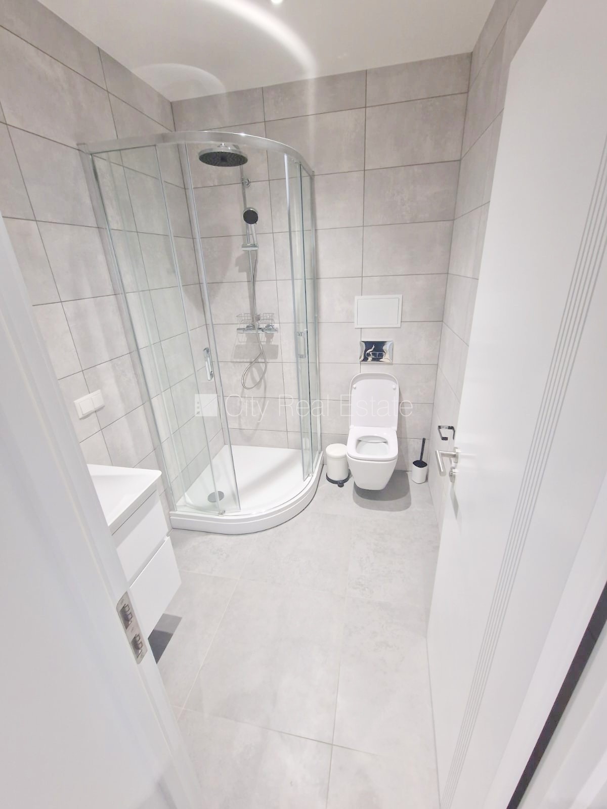 Sludinājumi. Fasādes māja, renovēta māja, slēgts pagalms, iežogota teritorija, vieta automašīnai, ieeja no Cena: 740 EUR/mēn Foto #13