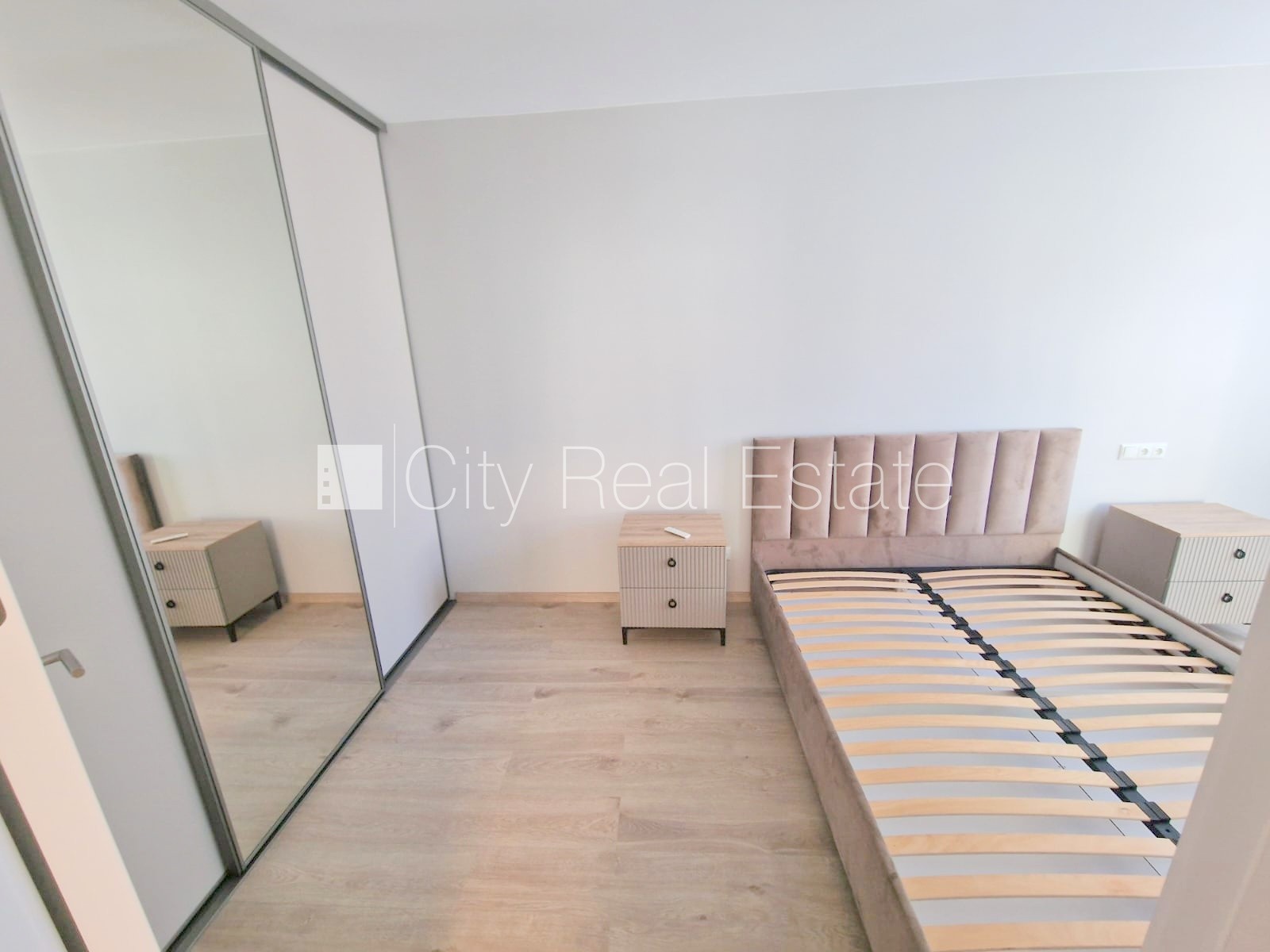 Sludinājumi. Fasādes māja, renovēta māja, slēgts pagalms, iežogota teritorija, vieta automašīnai, ieeja no Cena: 740 EUR/mēn Foto #8