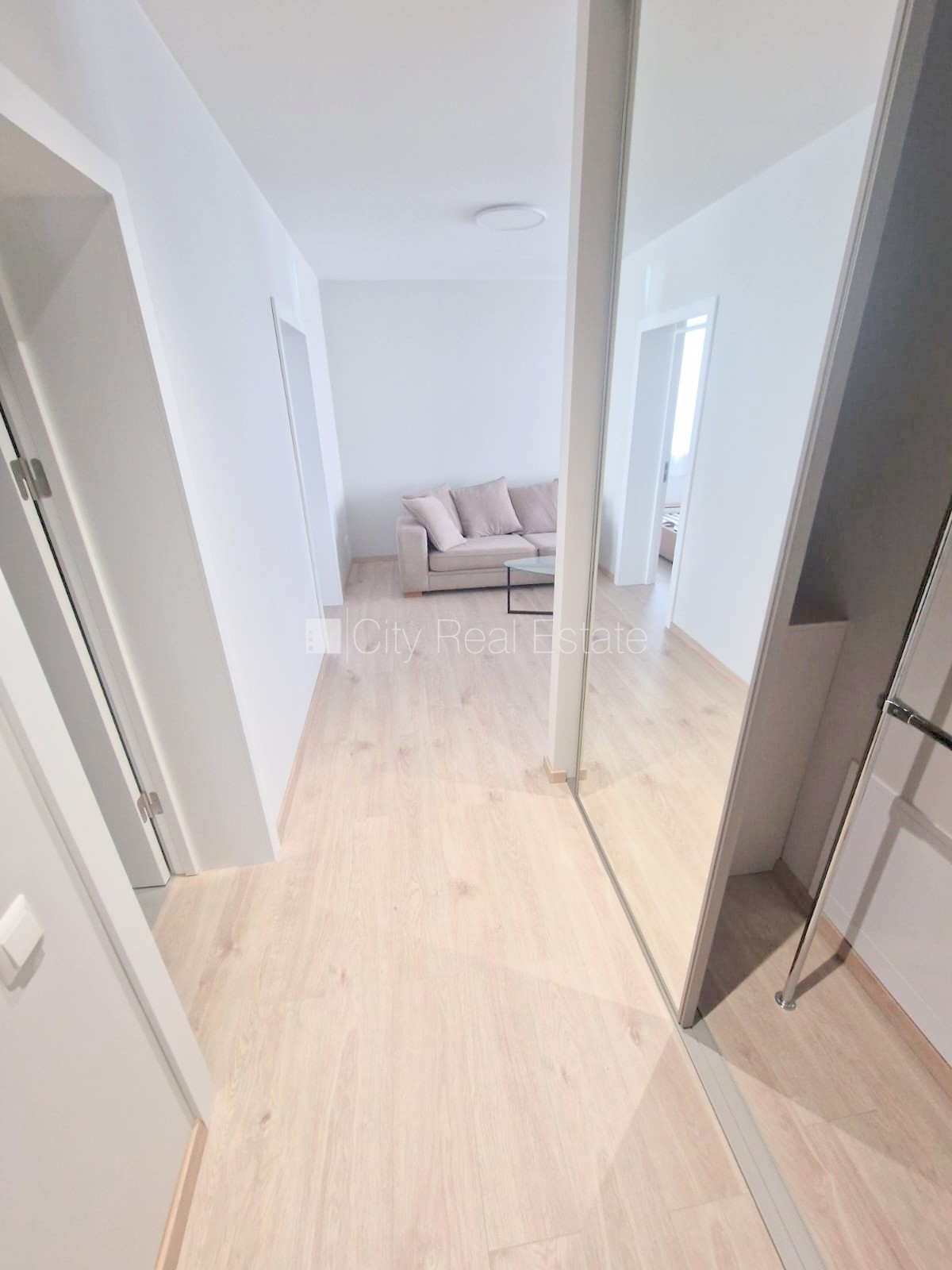 Sludinājumi. Fasādes māja, renovēta māja, slēgts pagalms, iežogota teritorija, vieta automašīnai, ieeja no Cena: 740 EUR/mēn Foto #14