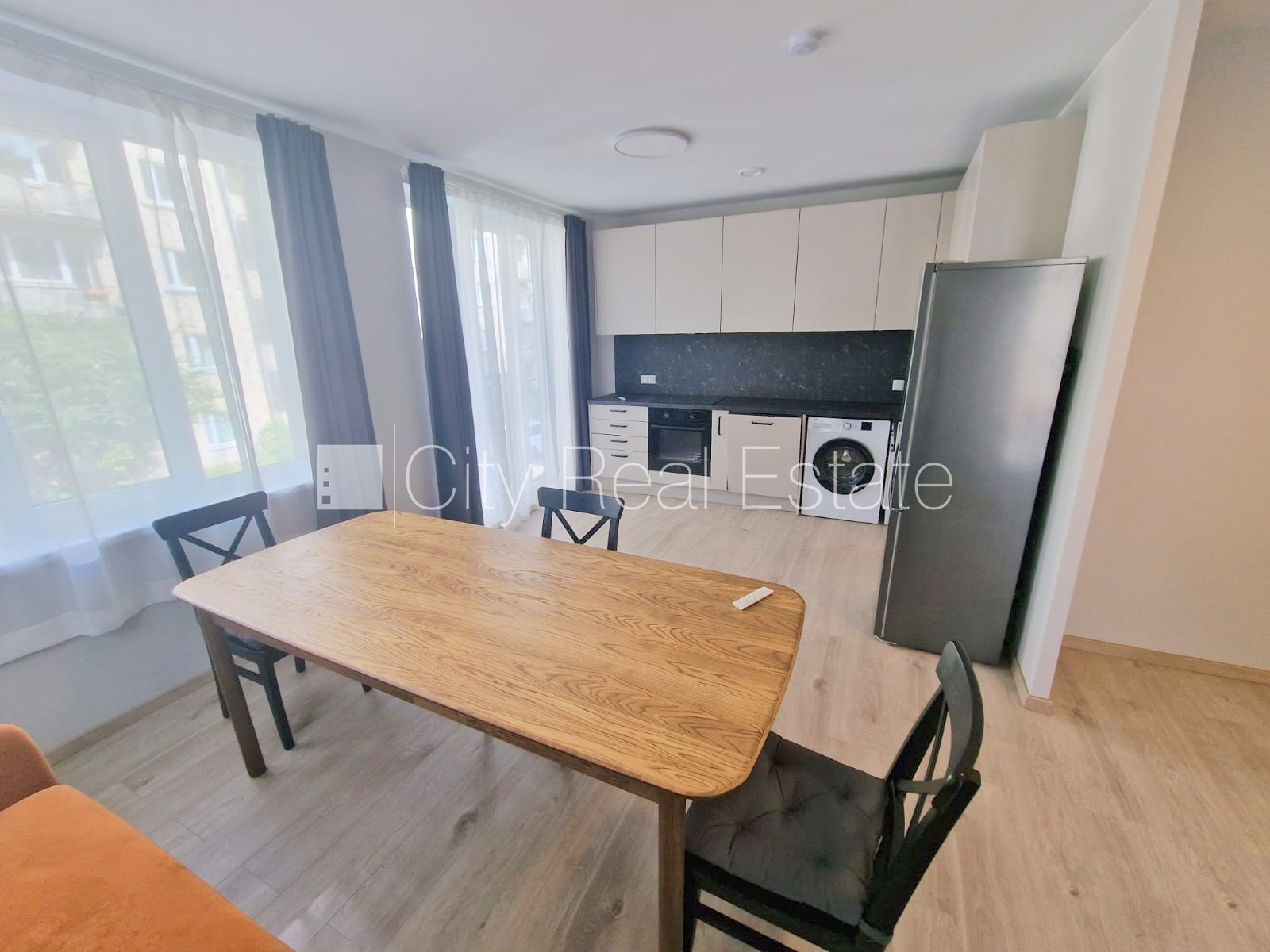 Sludinājumi. Fasādes māja, renovēta māja, slēgts pagalms, iežogota teritorija, vieta automašīnai, ieeja no Cena: 740 EUR/mēn Foto #3