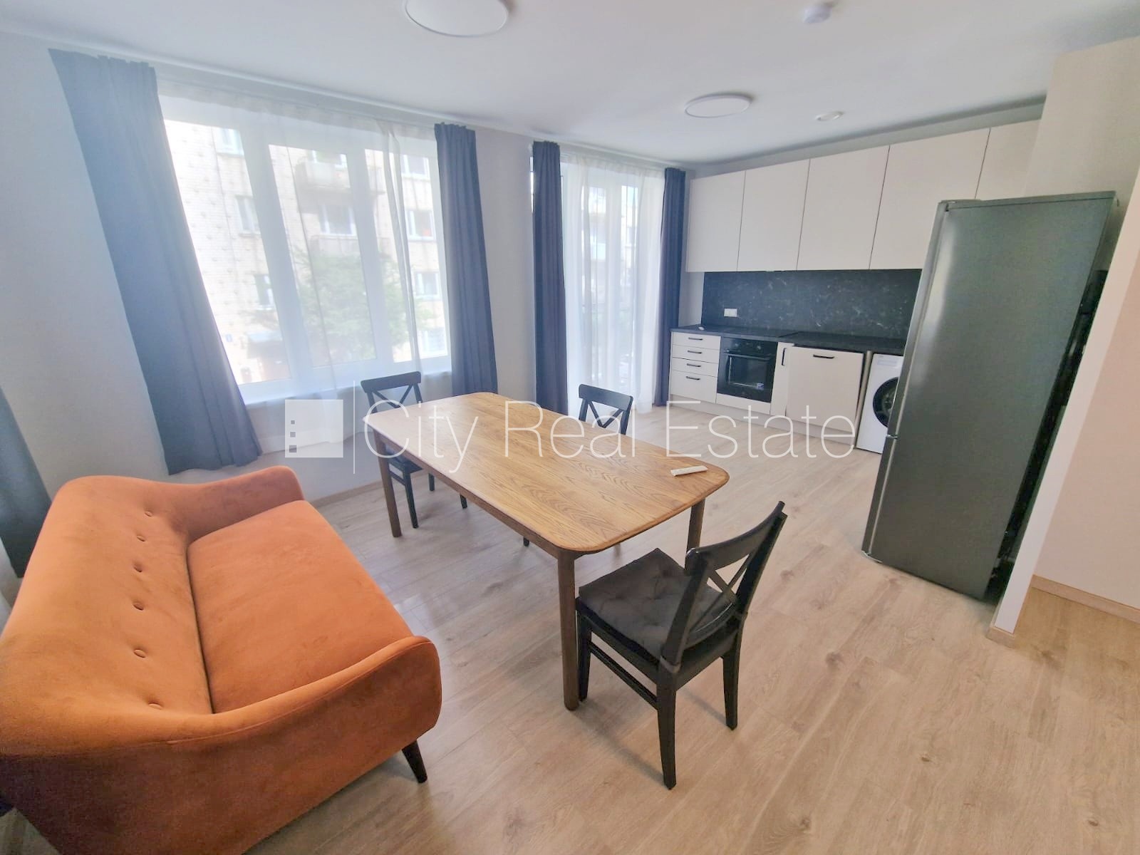 Sludinājumi. Fasādes māja, renovēta māja, slēgts pagalms, iežogota teritorija, vieta automašīnai, ieeja no Cena: 740 EUR/mēn Foto #2